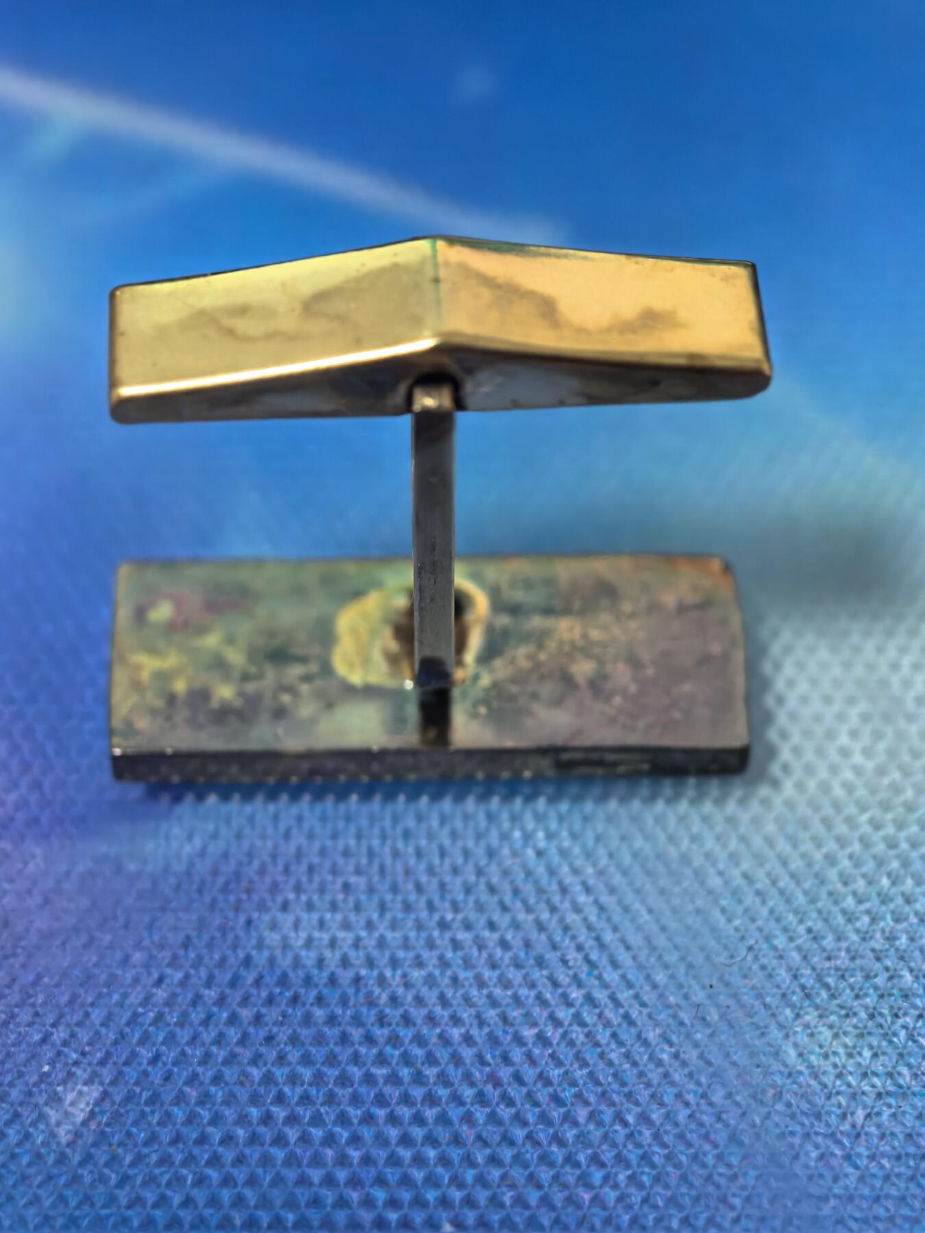 美德苏勋章奖章拍卖 本次各种都有 取消了保留价模式  德因原因只上2-3图 具体的想要的请联系我要完整图。都经过讨论未标明则全部是原品，保真 放心拍。3月4日晚上九点结束在麦稀奇 找不到的加我qq或者微信都是184277308备注苏章拍卖。 华尔街一对袖扣 复古款式 带原盒 包金 20/1 14k  KGF 