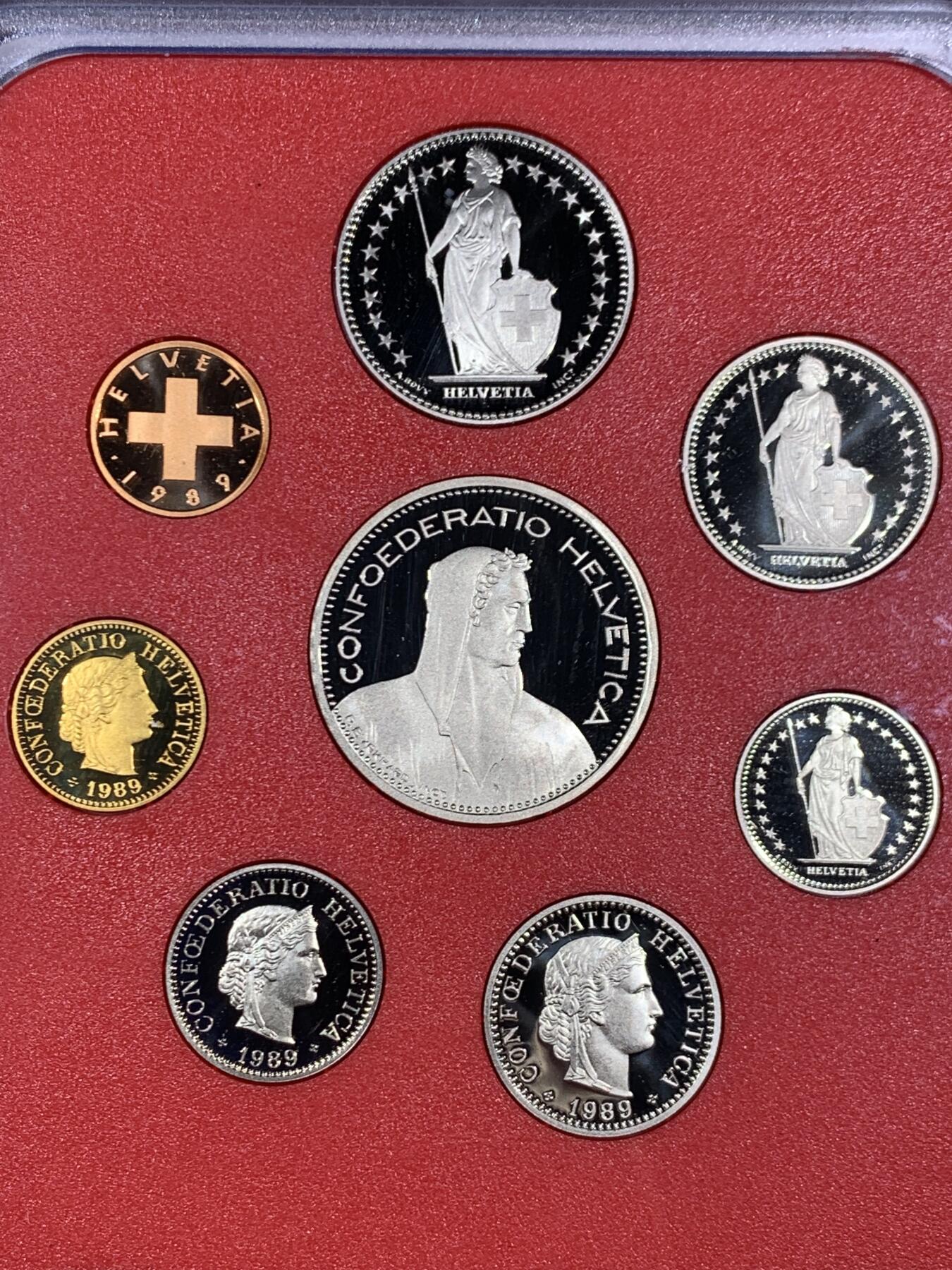 《竞宝斋》第468场 周日，周一 2场连拍 （全场包邮）欢迎送拍 瑞士1989年精制套币 册装