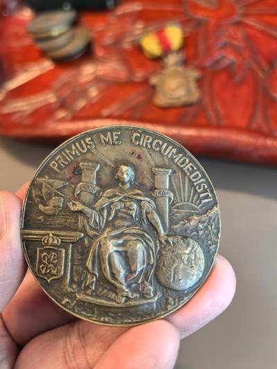 欧洲银章铜章、银币 - 西班牙马德里皇家地理学会（Real Sociedad Geográfica de Madrid）成立50周年纪念章，发行于1926年，以纪念该学会从1876年到1926年的半个世纪历程。