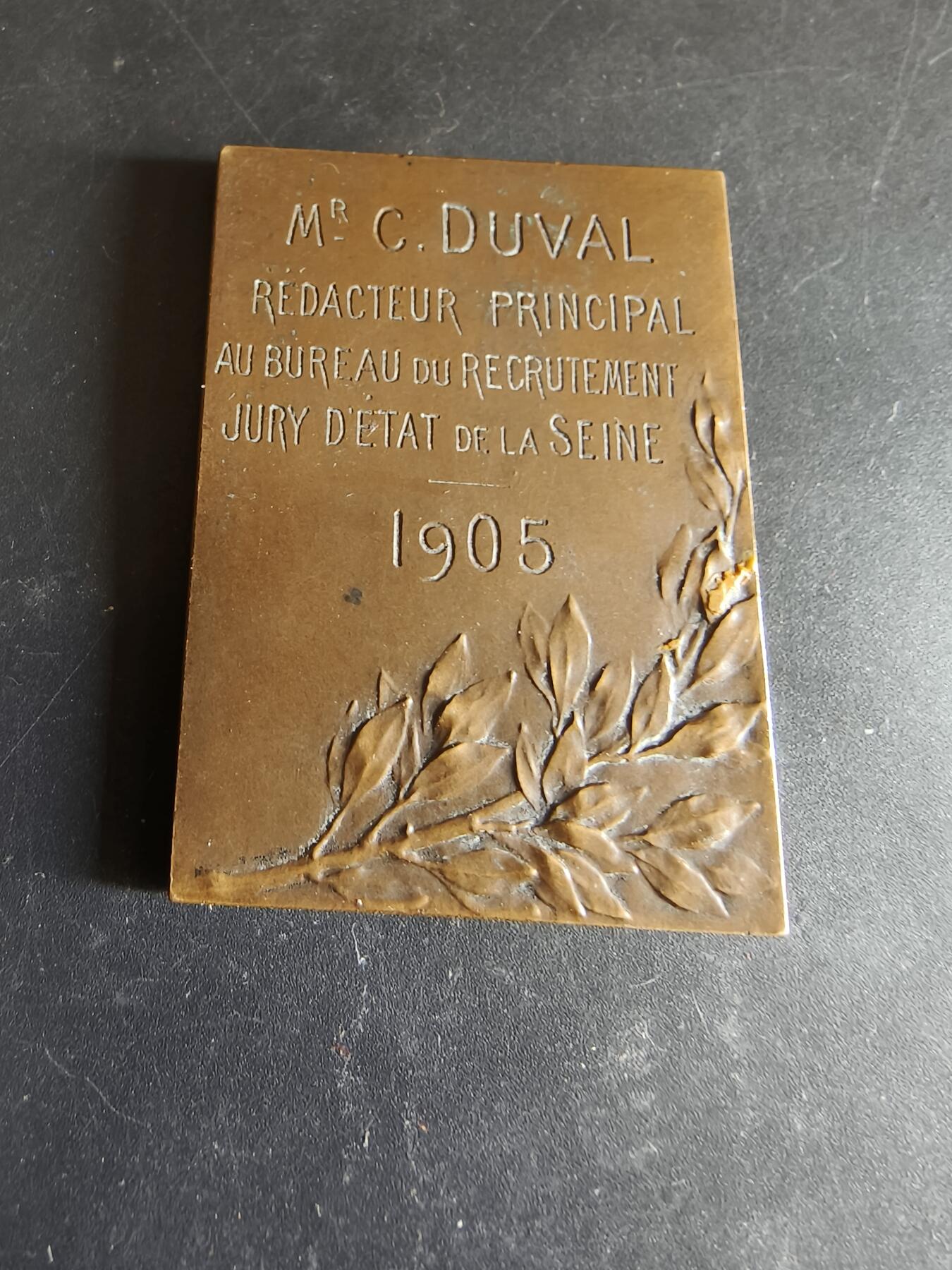 老王徽章第186期 法国塞纳省国家评审团颁发给高级编辑C. Duval先生方形大铜章     大师Vernier作品      尺寸38×52mm     重量44.5g