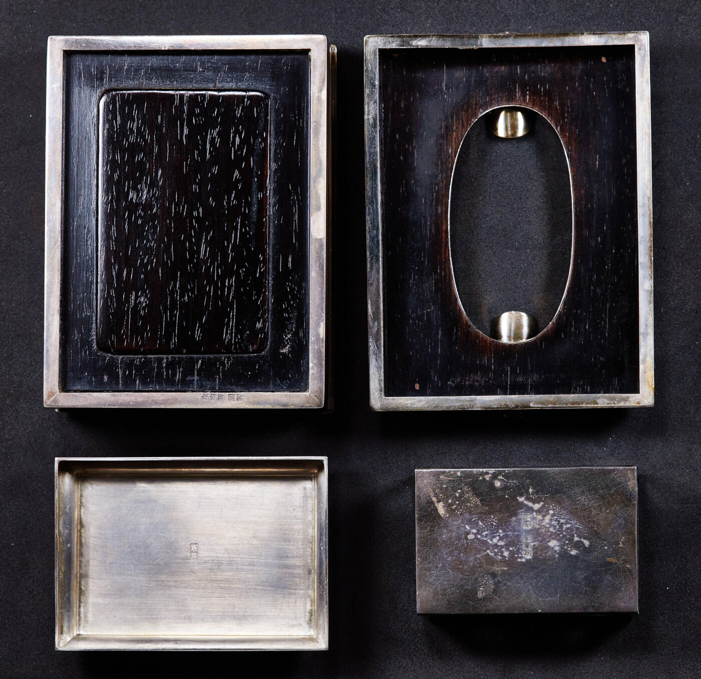 【俄甄集藏】2026年(049)03-18星期三 晚 19:30 全场包邮 日本大正时期奈良生駒製古董银质烟具一套，火柴壳长：57mm，宽：38mm，厚：20mm；烟灰缸长：97mm，宽：73mm，高：40mm；烟丝盒长：135mm，宽：98mm，高：40mm；置物盒长：72mm，宽：50mm，高：15mm，总重量：509.5克，925银