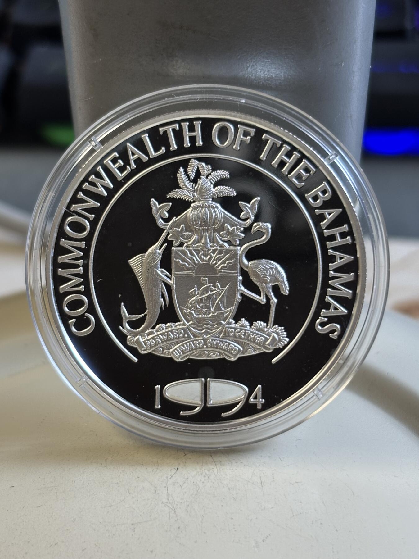 第193期拍卖 获奖巴哈马1994年高尔夫一杆进洞纪念银币带证书，999银，获得克劳斯1996年度最佳创意币大奖