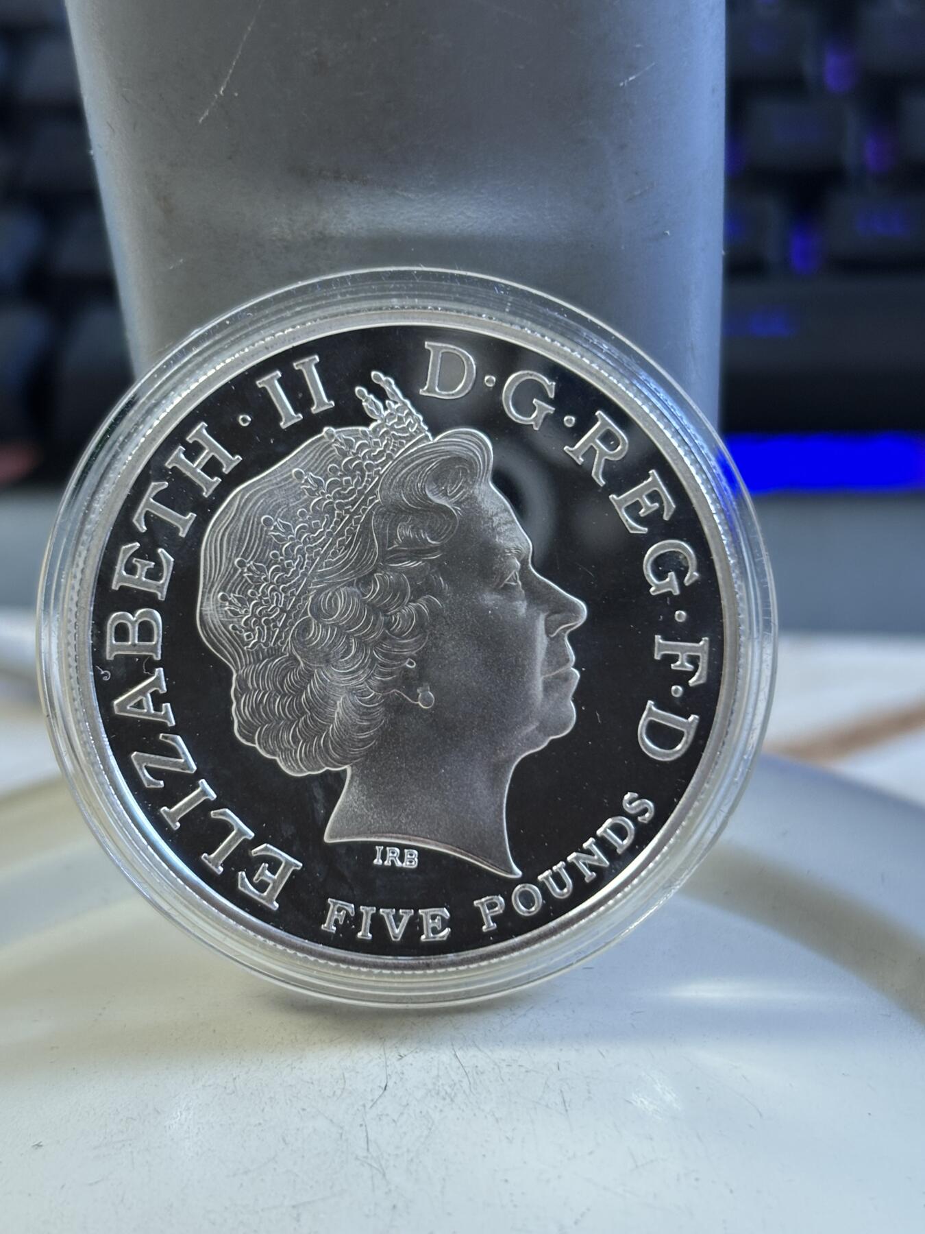 第193期拍卖 英国法国2004年英法友好协议100年纪念银币2枚套装，英国925银，28.28克，法国900银，22.2克