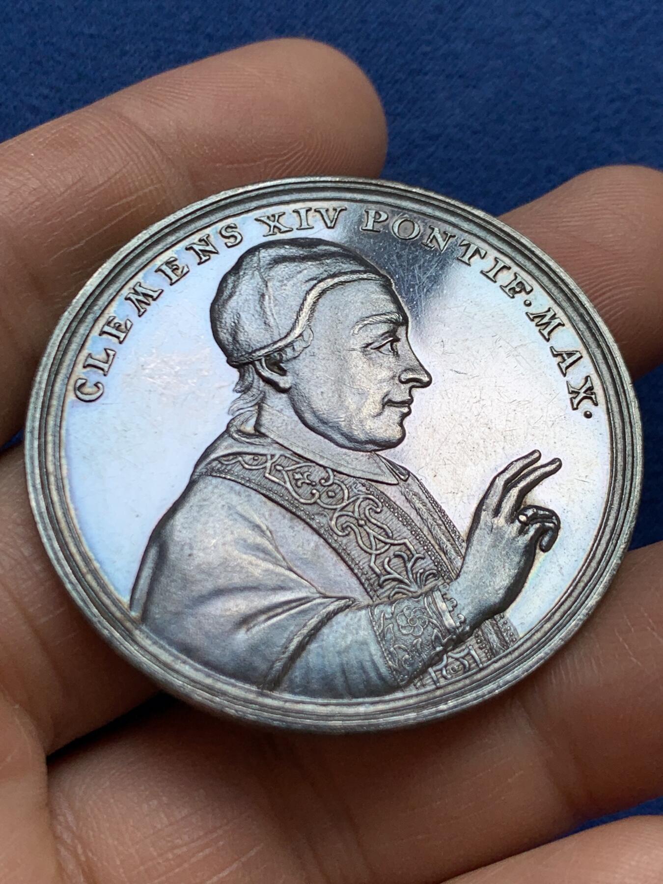 《竞宝斋》第468场 周日，周一 2场连拍 （全场包邮）欢迎送拍 1783年教皇国为纪念教皇克雷芒十四世废除耶稣会银质纪念章 21.9克 44.3mm 带盒