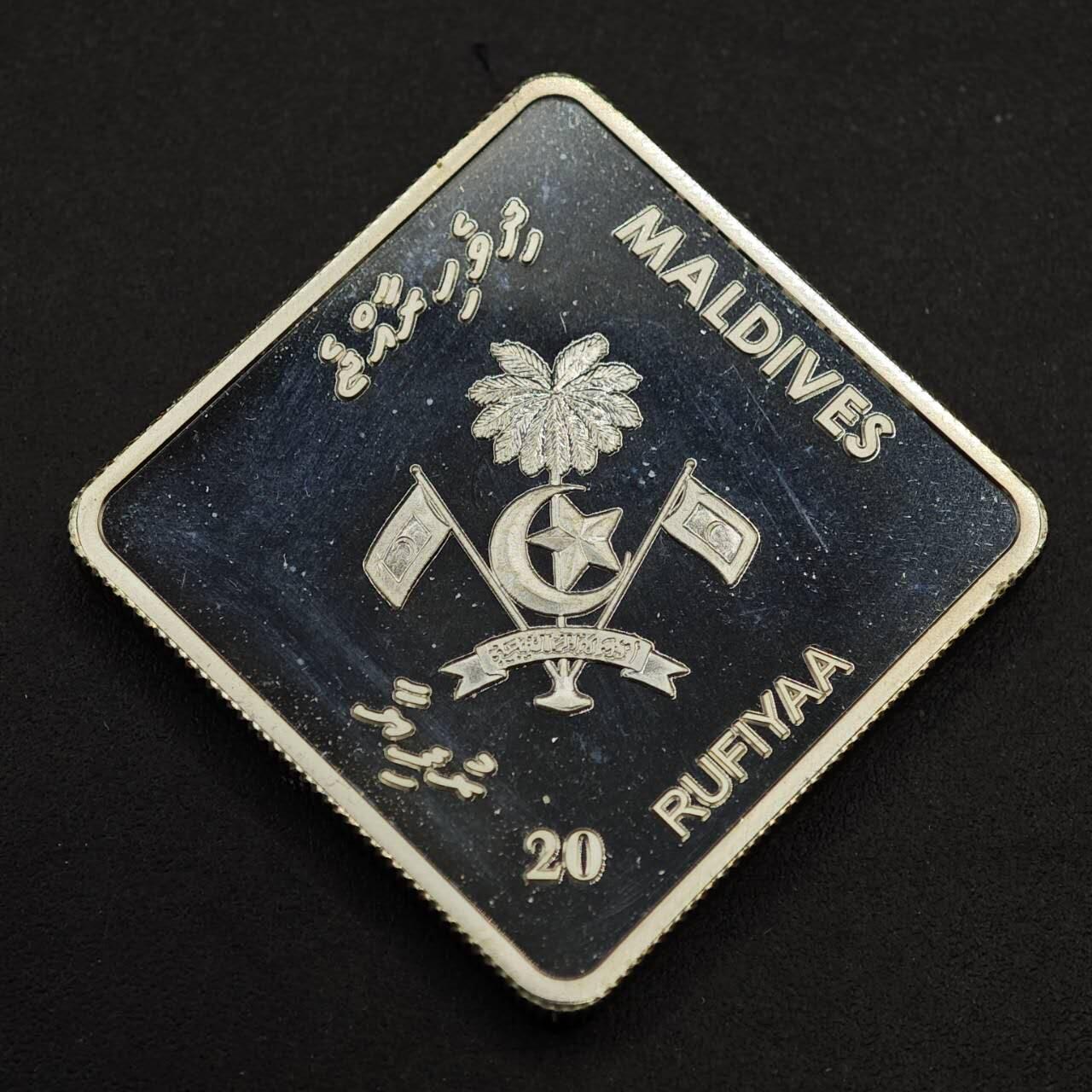 【淘币小摊】实时拍第八百七十九拍   银币套币场    每周一统一发货 （少见）马尔代夫2000年20卢菲亚彩色精制银币 千禧年 31.1克925银 发行量：仅200