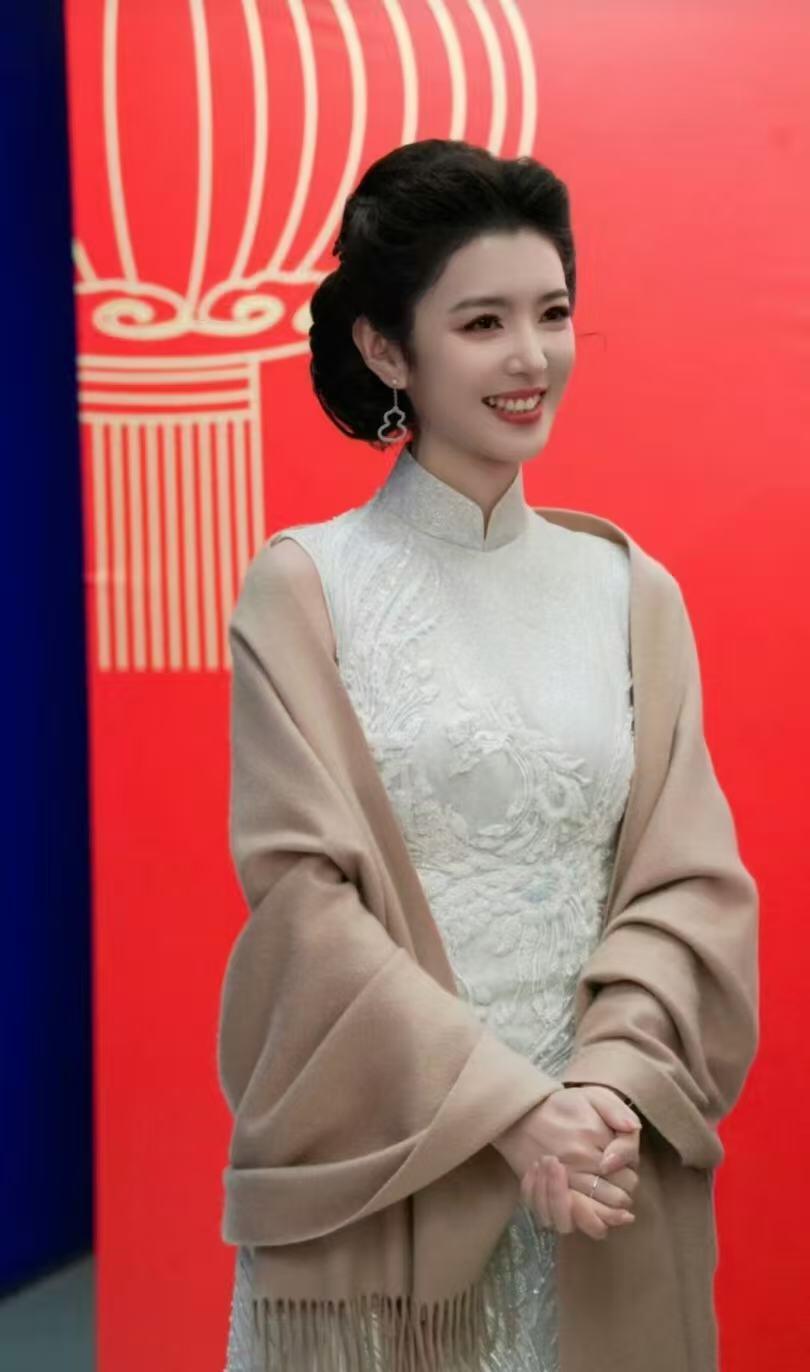 零元拍：凌波踏月，岁序归圆。2026马年春晚《贺花神》腊月水仙花神，越剧名家李云霄亲签水仙花神洛神甄宓春帖