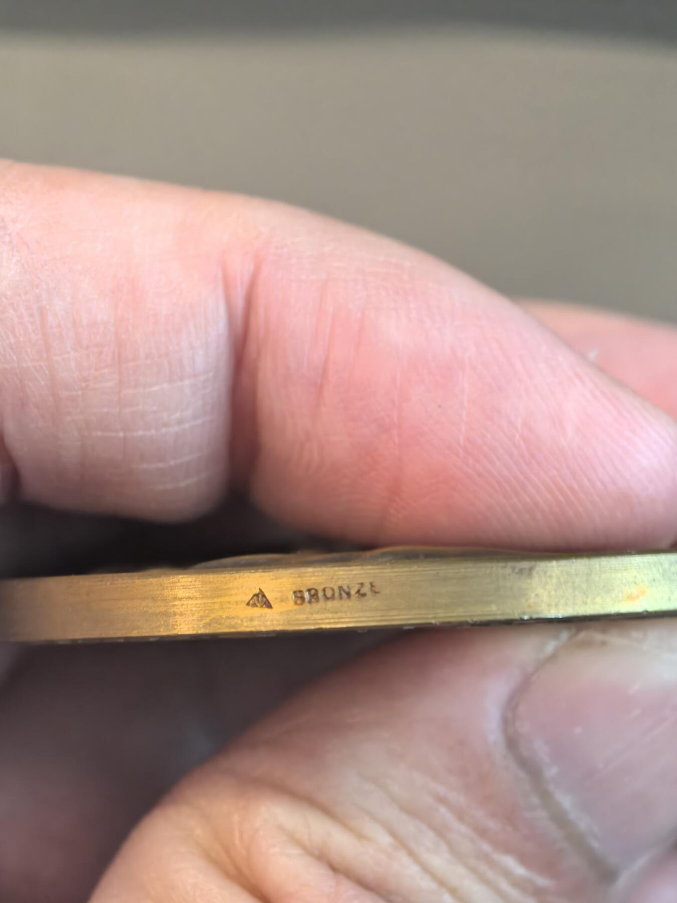 欧洲微章、铜章、银章和银币第三场 法国第三共和国时期的**“进步协会奖章”（Médaille de la Société d'Encouragement au Progrès）**，也被称为“法国进步协会奖章”。 雕刻师：路易-亚历山大·博泰（Louis-Alexandre Bottée, 1852-1940），法国著名的新艺术风格章牌雕刻家