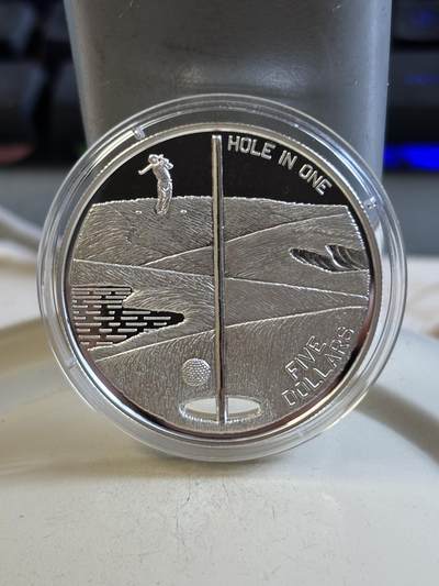 第193期拍卖 - 获奖巴哈马1994年高尔夫一杆进洞纪念银币带证书，999银，获得克劳斯1996年度最佳创意币大奖