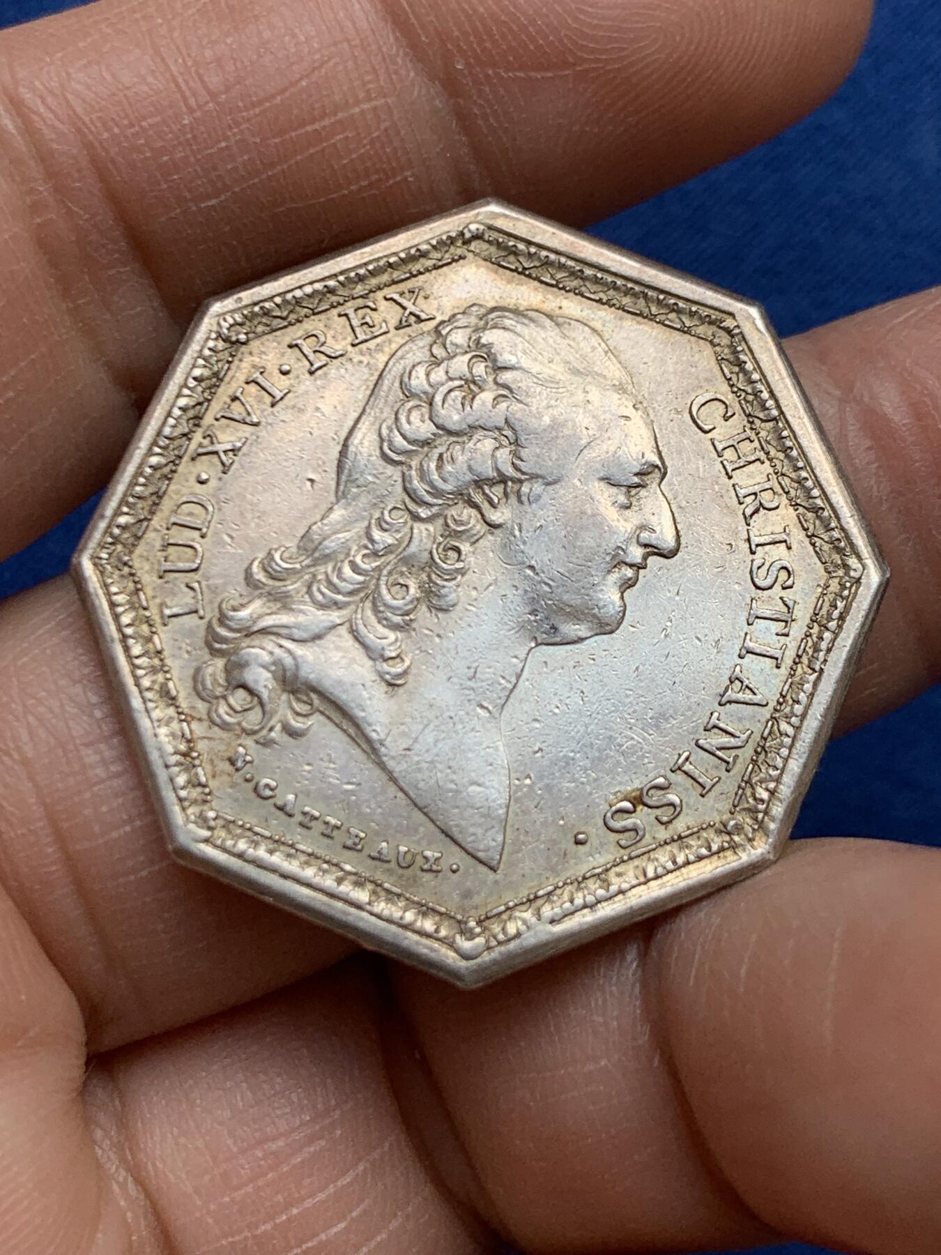 《竞宝斋》第468场 周日，周一 2场连拍 （全场包邮）欢迎送拍 法国勒阿弗尔海上保险公司八角银质代币，路易十六头像，14.30g，32.7mm，早期无边铭  非常少见的品种