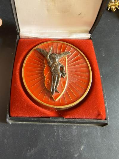 老王徽章第186期 - 法国第9伞降猎兵团纪念章    原盒    直径68mm    重量132.1g