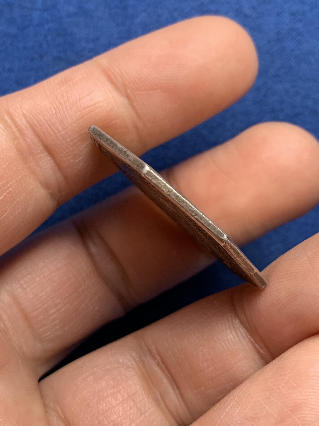 《竞宝斋》第468场 周日，周一 2场连拍 （全场包邮）欢迎送拍 法国勒阿弗尔海上保险公司八角银质代币，路易十六头像，14.30g，32.7mm，早期无边铭  非常少见的品种