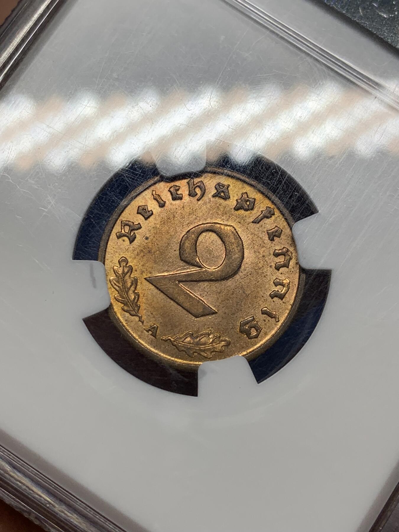 《竞宝斋》第468场 周日，周一 2场连拍 （全场包邮）欢迎送拍 NGC MS64RB 德国2芬尼铜币，1937年版。难得带原铜光，老盒严评，可入藏级状态。