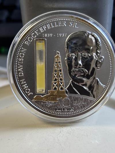 第193期拍卖 - 库克2009年金融大亨约翰洛克菲勒镶嵌石油纪念银币，999银，塑料盒有破