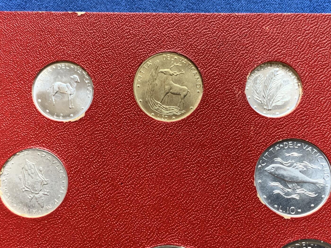 《竞宝斋》第468场 周日，周一 2场连拍 （全场包邮）欢迎送拍 梵蒂冈8枚装套币 带一枚500里拉银币