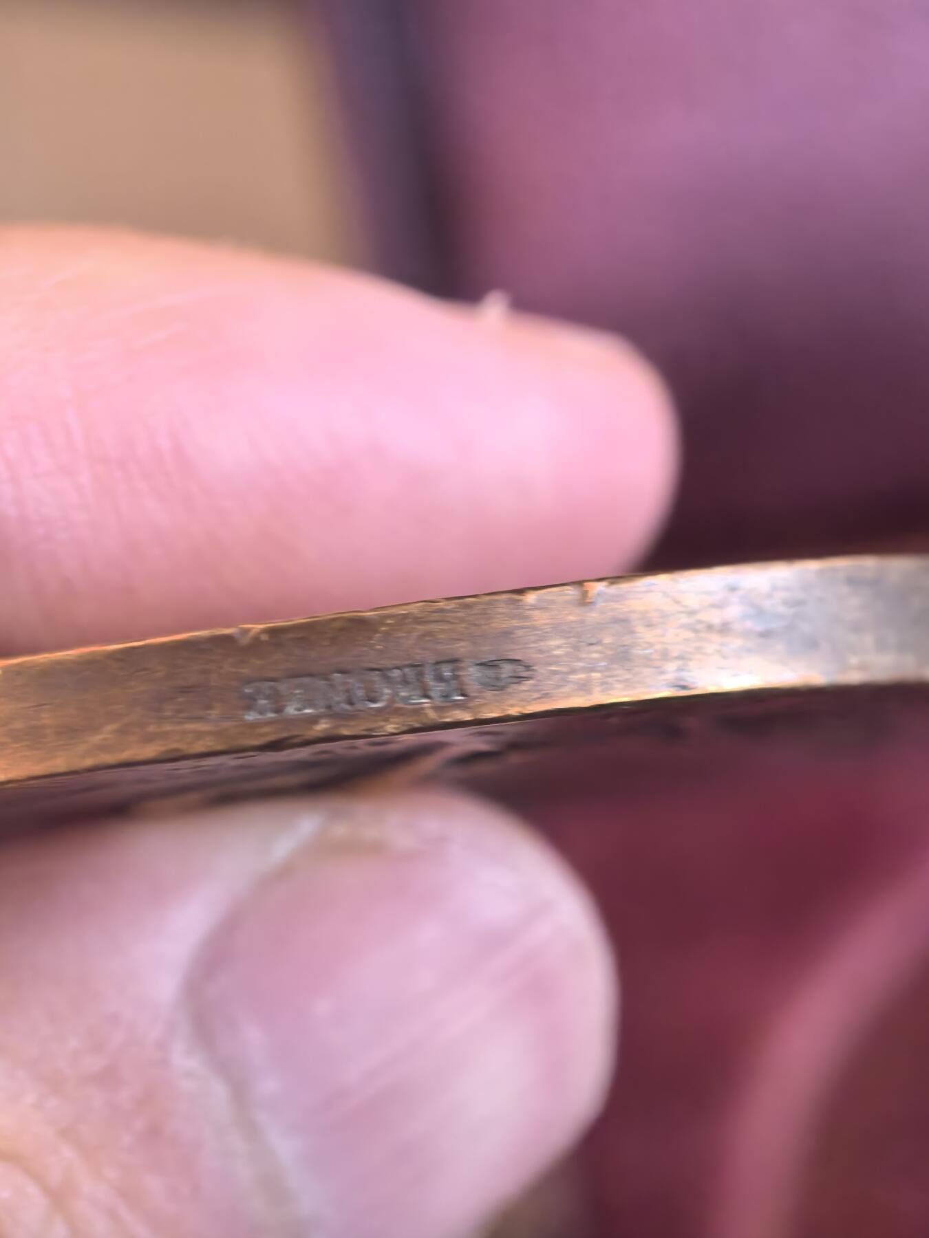 欧洲微章、铜章、银章和银币第三场 法国第三共和国时期的“战争部射击竞赛奖章”，由著名雕刻家亨利·杜布瓦（Henri Dubois）设计。 发行机构：法国战争部（Ministère de la Guerre） 雕刻师：亨利·阿尔弗雷德·奥古斯特·杜布瓦（Henri Alfred Auguste Dubois, 1859-1943），法国新艺术运动时期的重要章牌艺术家