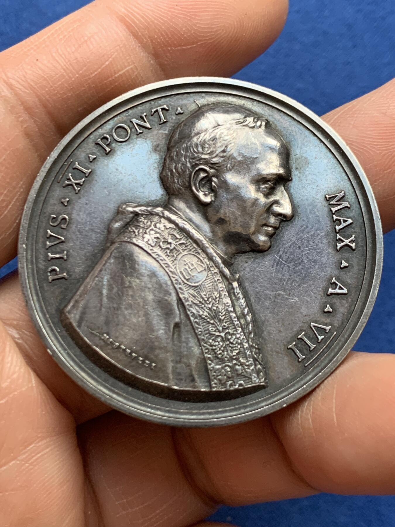 《竞宝斋》第468场 周日，周一 2场连拍 （全场包邮）欢迎送拍 梵蒂冈庇护十一世俄罗斯学院建城纪念大银章，品相佳，盒装，直径：43.7mm，重：36.6g