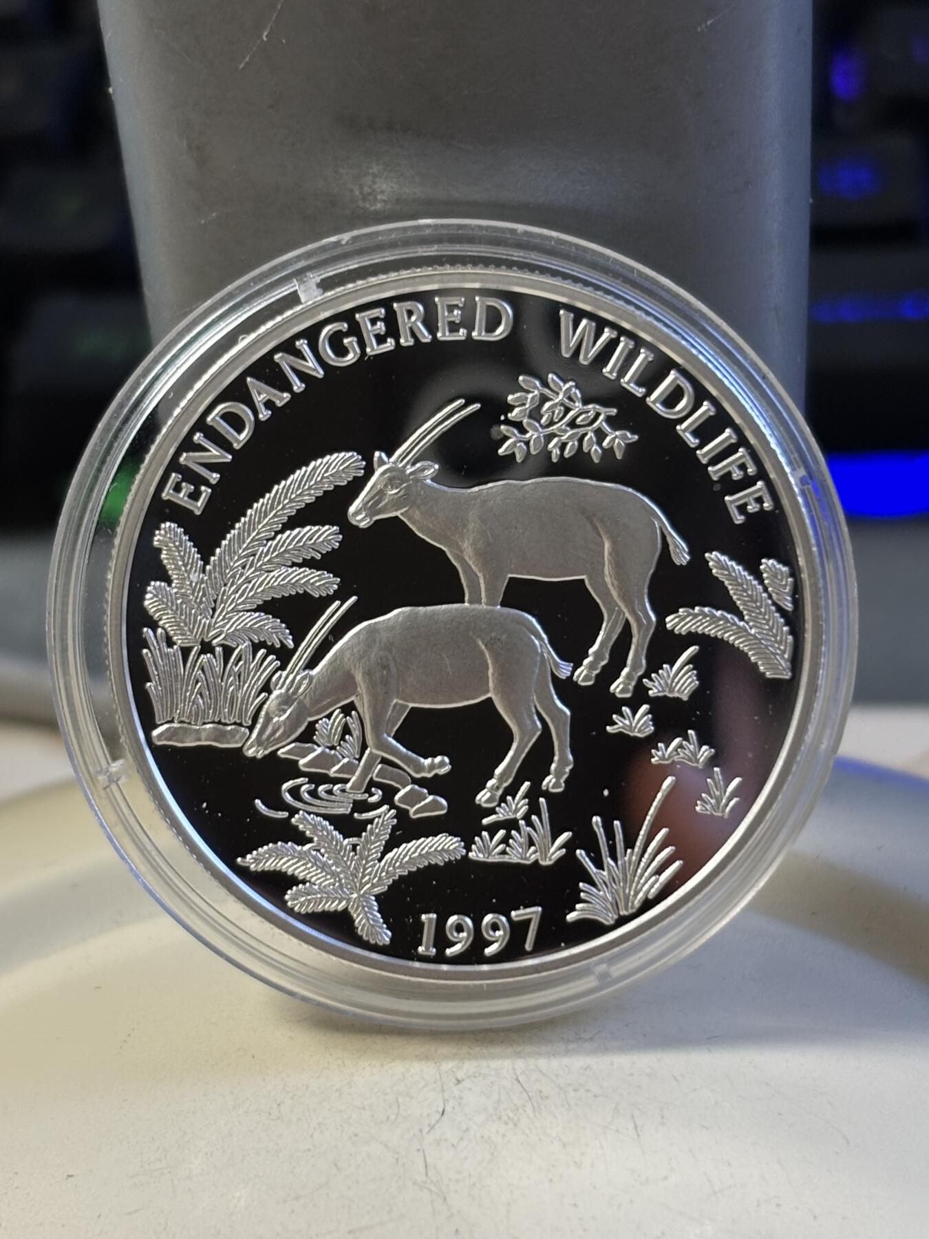 第193期拍卖 老挝1997年濒危野生动物长角沙奥拉纪念银币，1盎司，925银，发行15000枚