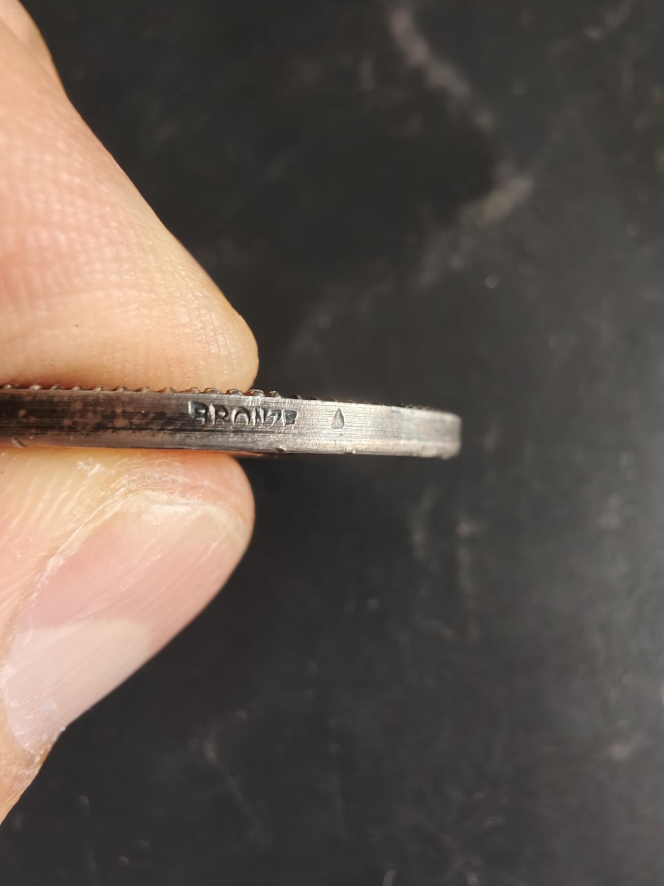 老王徽章第186期 法国化工联合会镀银大铜章    原盒     直径36mm    重量22.8g