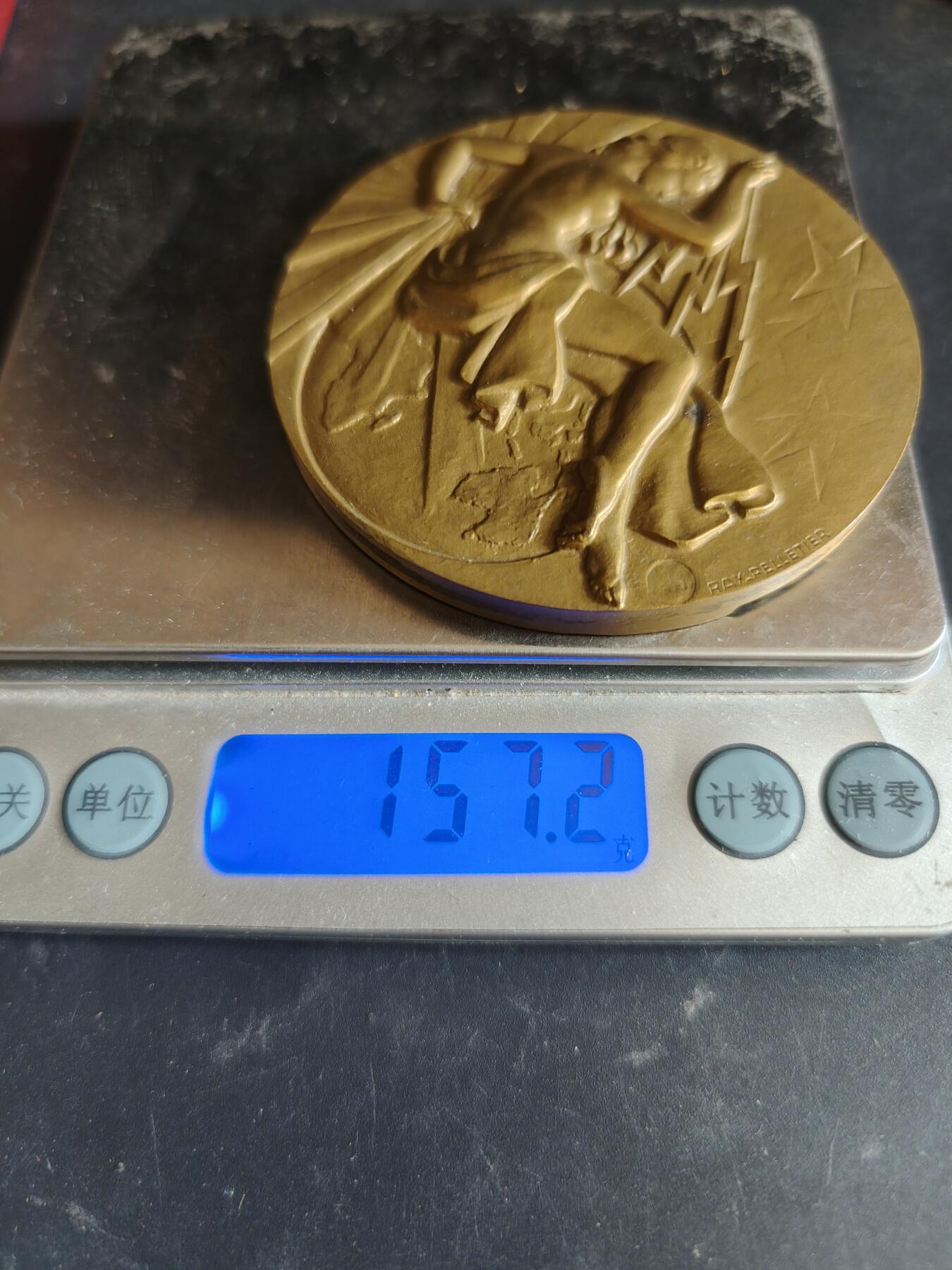 老王徽章第186期 法国电气施工行业总工会大铜章      原盒     直径66mm    重量157.2g