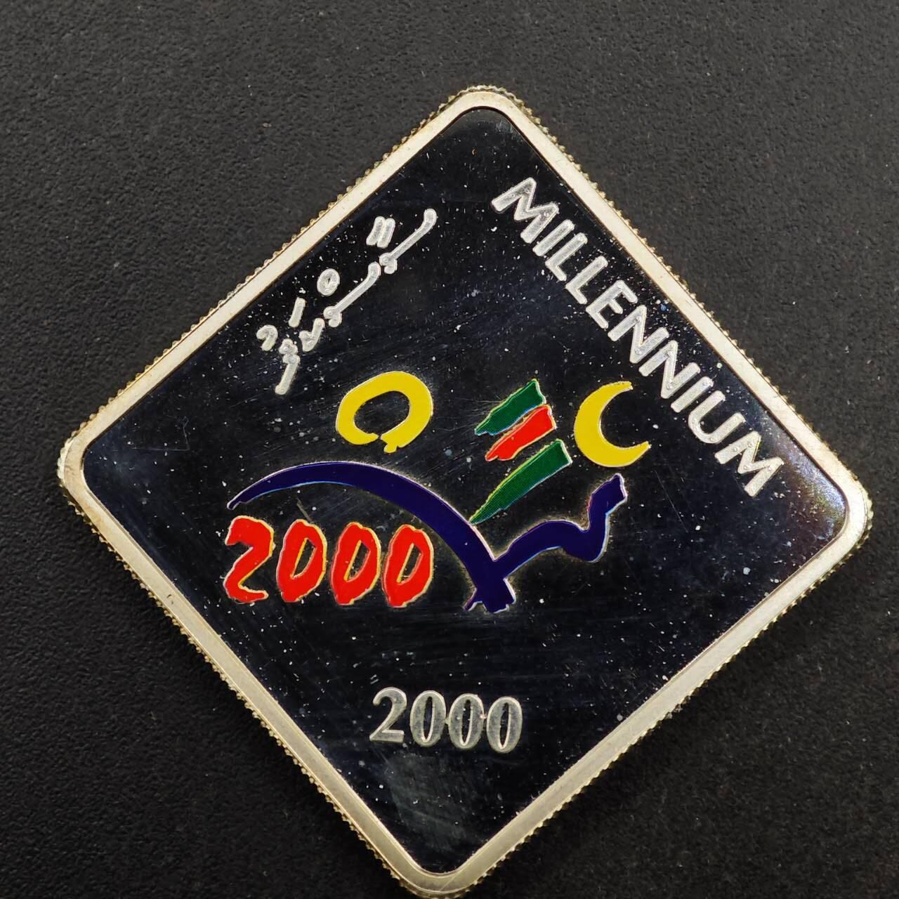 【淘币小摊】实时拍第八百七十九拍   银币套币场    每周一统一发货 （少见）马尔代夫2000年20卢菲亚彩色精制银币 千禧年 31.1克925银 发行量：仅200