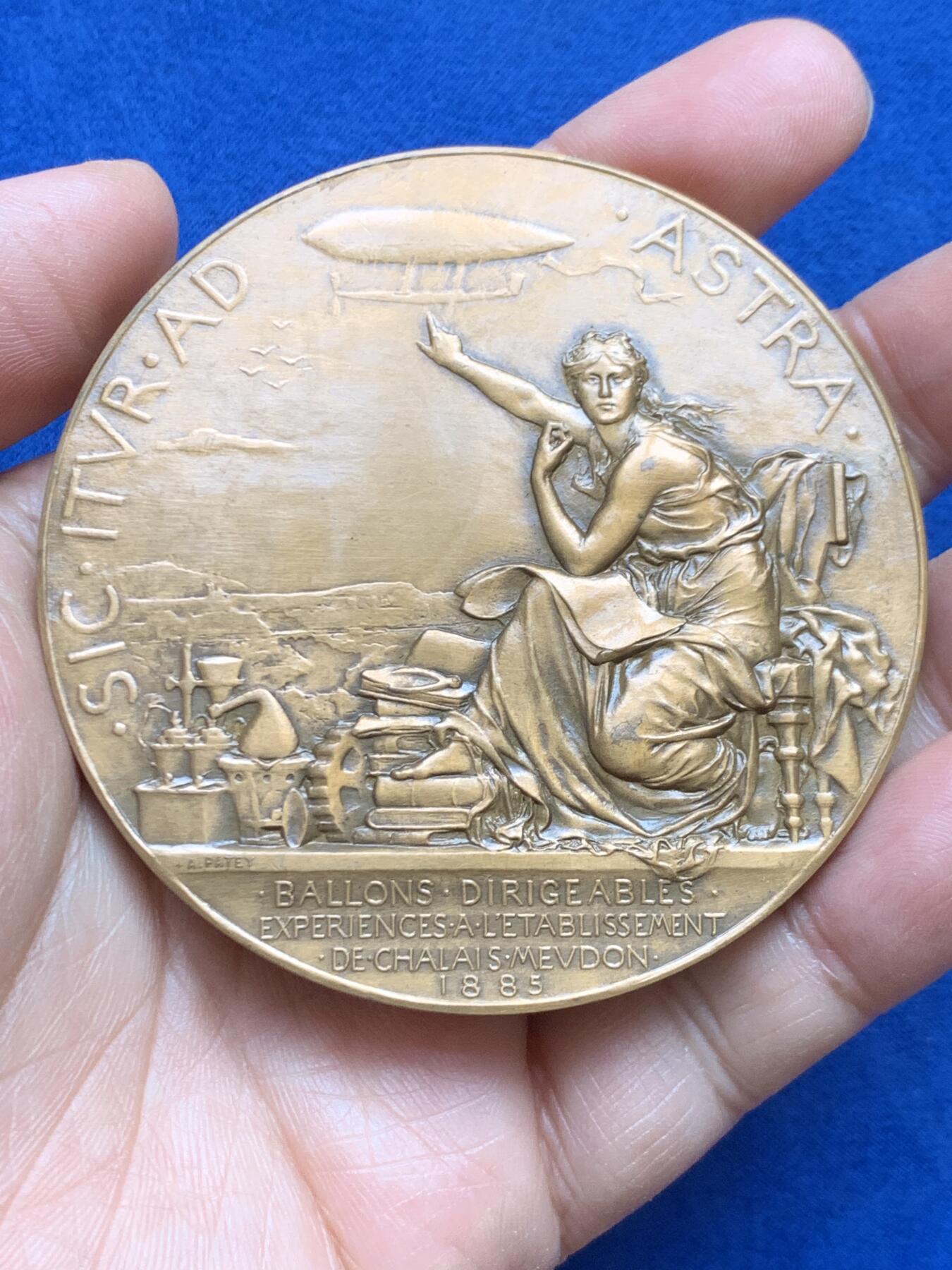 《竞宝斋》第468场 周日，周一 2场连拍 （全场包邮）欢迎送拍 法国沙莱默冬飞艇实验纪念大铜章 丰饶角铜标边铭 203.6克 71.6mm