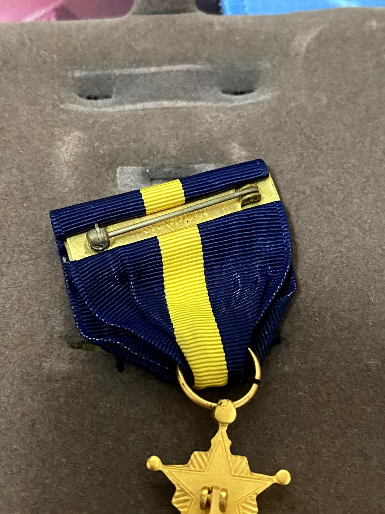 美德苏勋章奖章拍卖 本次各种都有 取消了保留价模式  德因原因只上2-3图 具体的想要的请联系我要完整图。都经过讨论未标明则全部是原品，保真 放心拍。3月4日晚上九点结束在麦稀奇 找不到的加我qq或者微信都是184277308备注苏章拍卖。