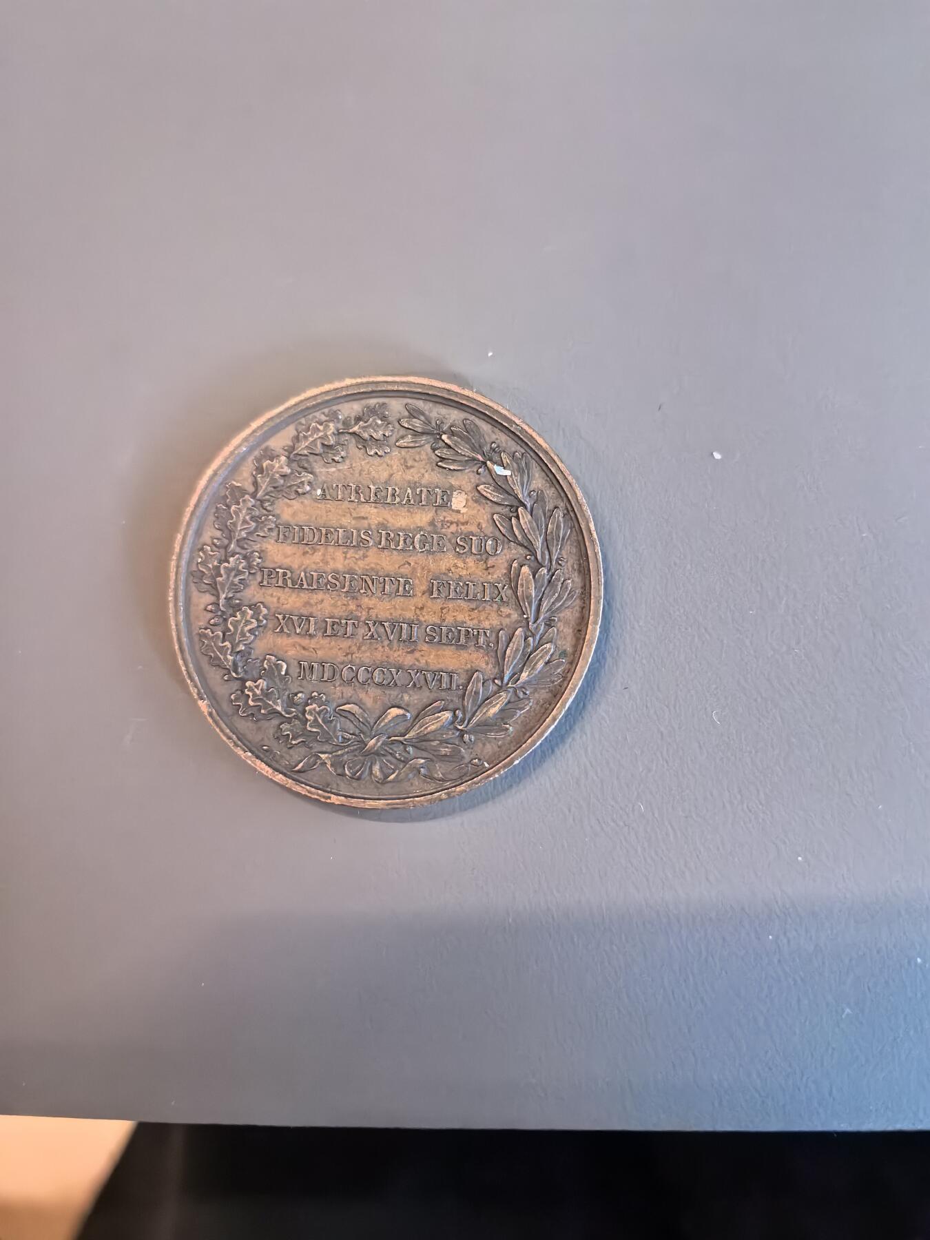 欧洲微章、铜章、银章和银币第三场 一枚法国波旁复辟时期的**“阿图瓦伯爵（查理十世）访问阿图瓦地区纪念章”**，发行于1817年，由著名雕刻家雷蒙·盖拉尔（Raymond Gayrard）设计