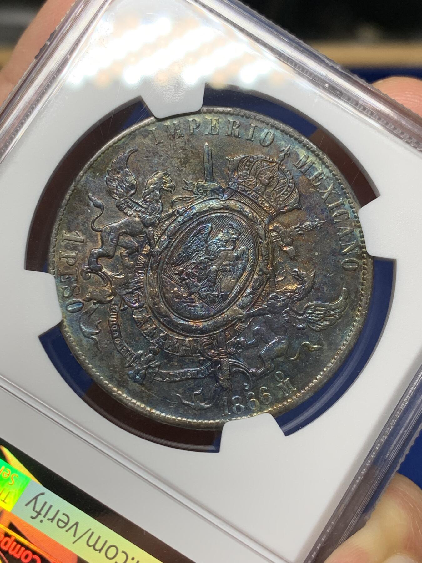 《竞宝斋》第468场 周日，周一 2场连拍 （全场包邮）欢迎送拍 NGC AUD 1866年墨西哥帝国马克西米利安一世 1比索大银币 幽兰色包浆 币面高点具在 流通痕迹轻微 观感不错