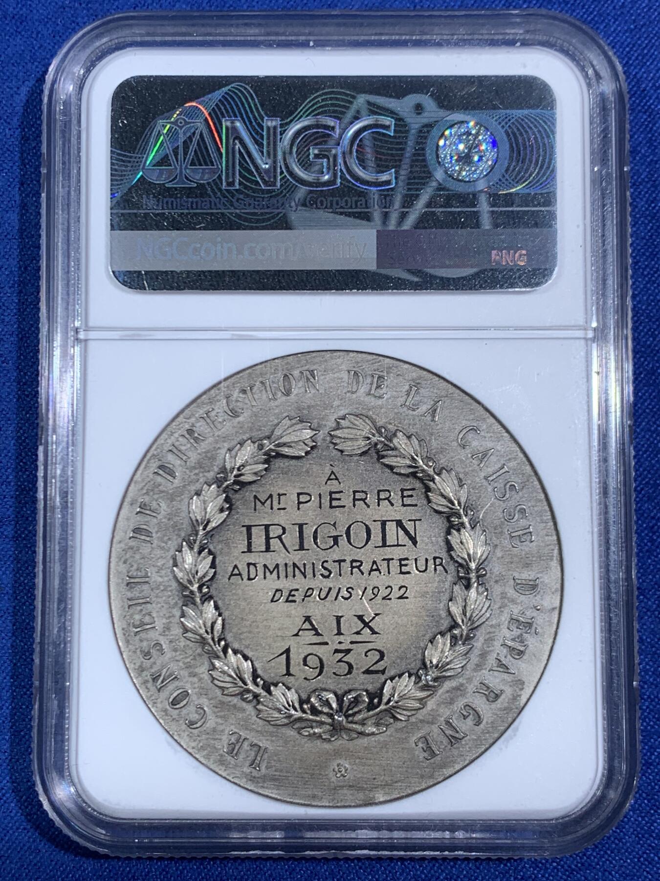 《竞宝斋》第468场 周日，周一 2场连拍 （全场包邮）欢迎送拍 NGC MS63 法国罗讷河口省储蓄银行银章，直径45毫米大规格。盒子左右边缘有磕