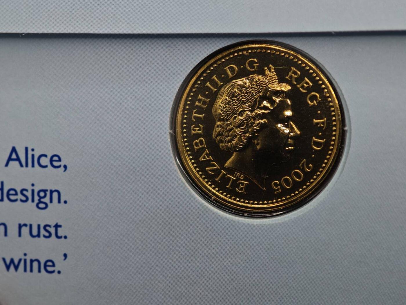  【淘币小摊】限时拍第八百七十八拍   克朗币邮币封场    每周一统一发货 英国2005年一镑邮币封