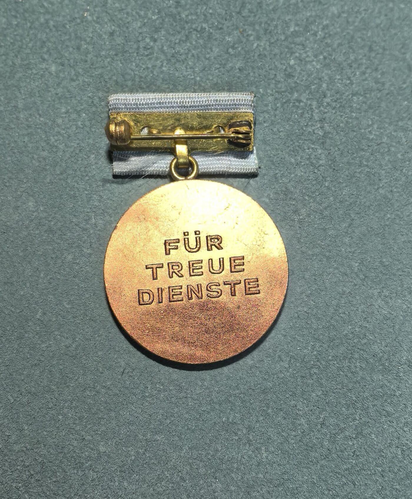 盛世勋华——号角文化勋章邮票专场拍卖第308期 东德铁路铜级忠诚服务奖章 早期版