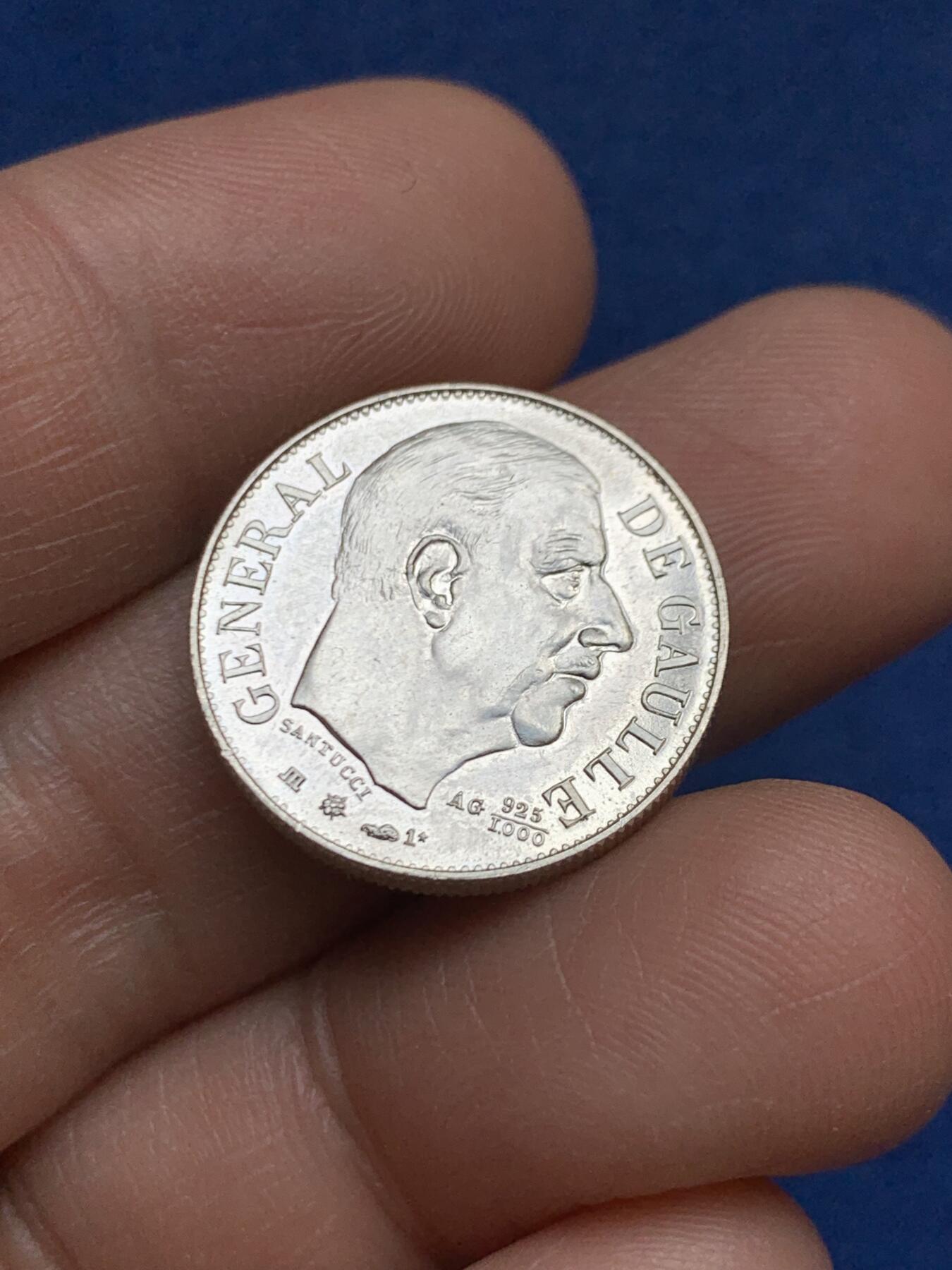 《竞宝斋》第468场 周日，周一 2场连拍 （全场包邮）欢迎送拍 法国1980夏尔·戴高乐925银章 6.45g 20.8mm