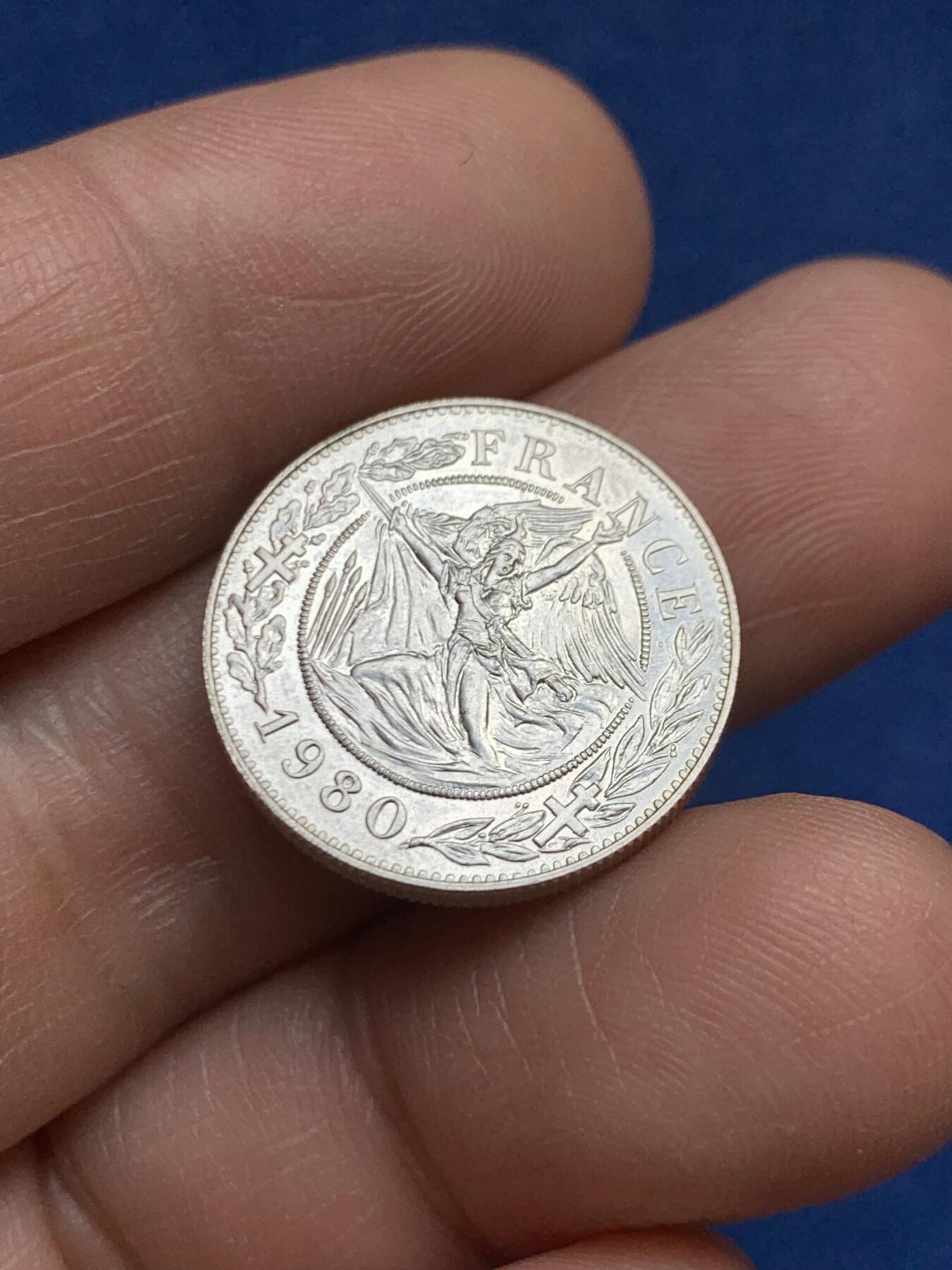 《竞宝斋》第468场 周日，周一 2场连拍 （全场包邮）欢迎送拍 法国1980夏尔·戴高乐925银章 6.45g 20.8mm