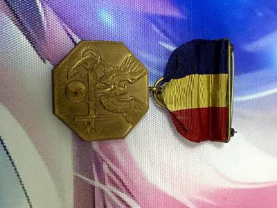 美德苏勋章奖章拍卖 本次各种都有 取消了保留价模式  德因原因只上2-3图 具体的想要的请联系我要完整图。都经过讨论未标明则全部是原品，保真 放心拍。3月4日晚上九点结束在麦稀奇 找不到的加我qq或者微信都是184277308备注苏章拍卖。 - 美国  海军与海军陆战队勋章 (Navy and Marine Corps Medal) 二战后期或者战后版本46-60年 较早期版本