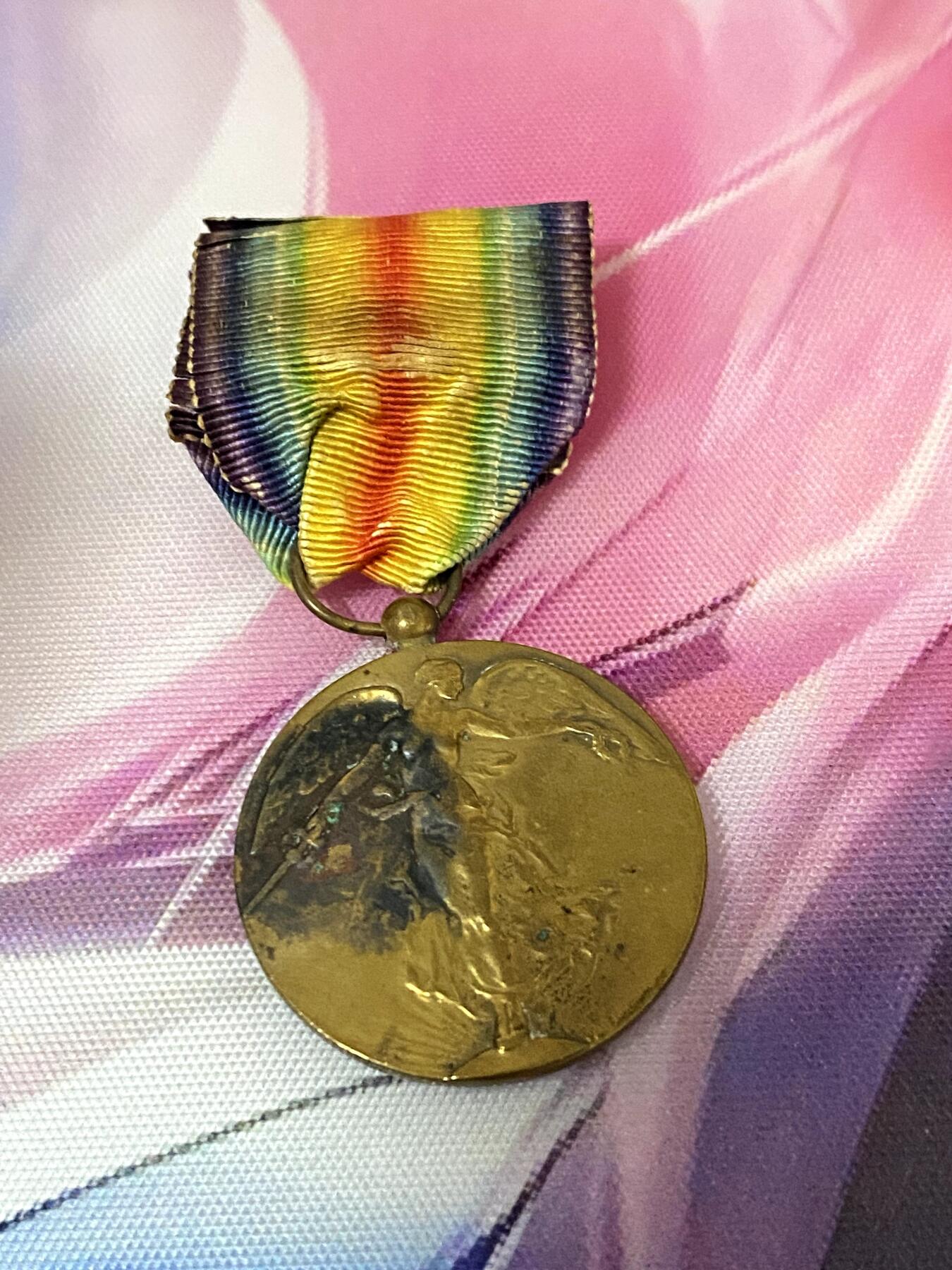 美德苏勋章奖章拍卖 本次各种都有 取消了保留价模式  德因原因只上2-3图 具体的想要的请联系我要完整图。都经过讨论未标明则全部是原品，保真 放心拍。3月4日晚上九点结束在麦稀奇 找不到的加我qq或者微信都是184277308备注苏章拍卖。