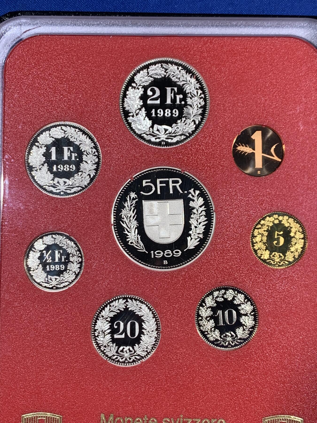 《竞宝斋》第468场 周日，周一 2场连拍 （全场包邮）欢迎送拍 瑞士1989年精制套币 册装