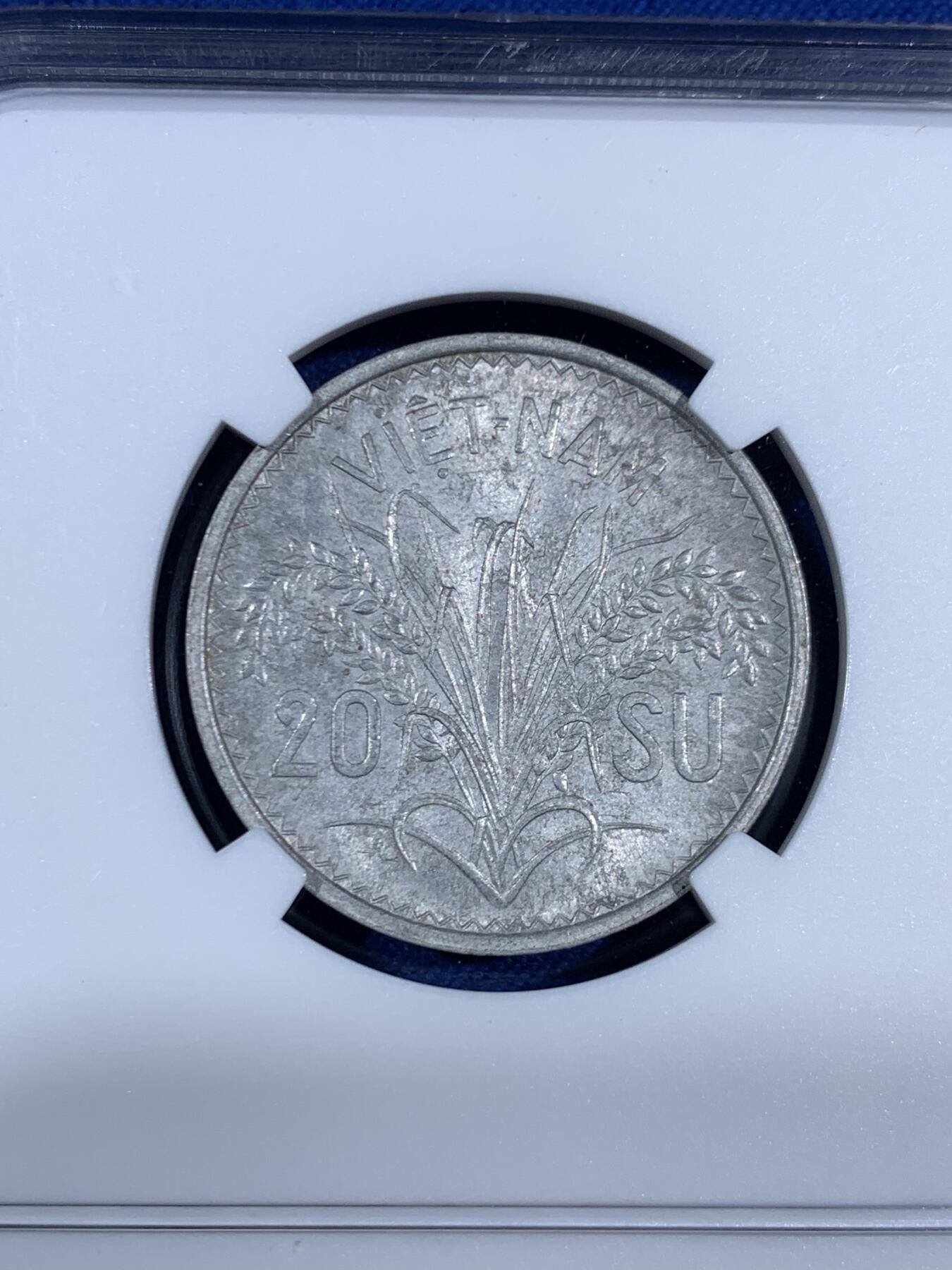 《竞宝斋》第468场 周日，周一 2场连拍 （全场包邮）欢迎送拍 NGC MS62 南越1953年三女神20苏铝币