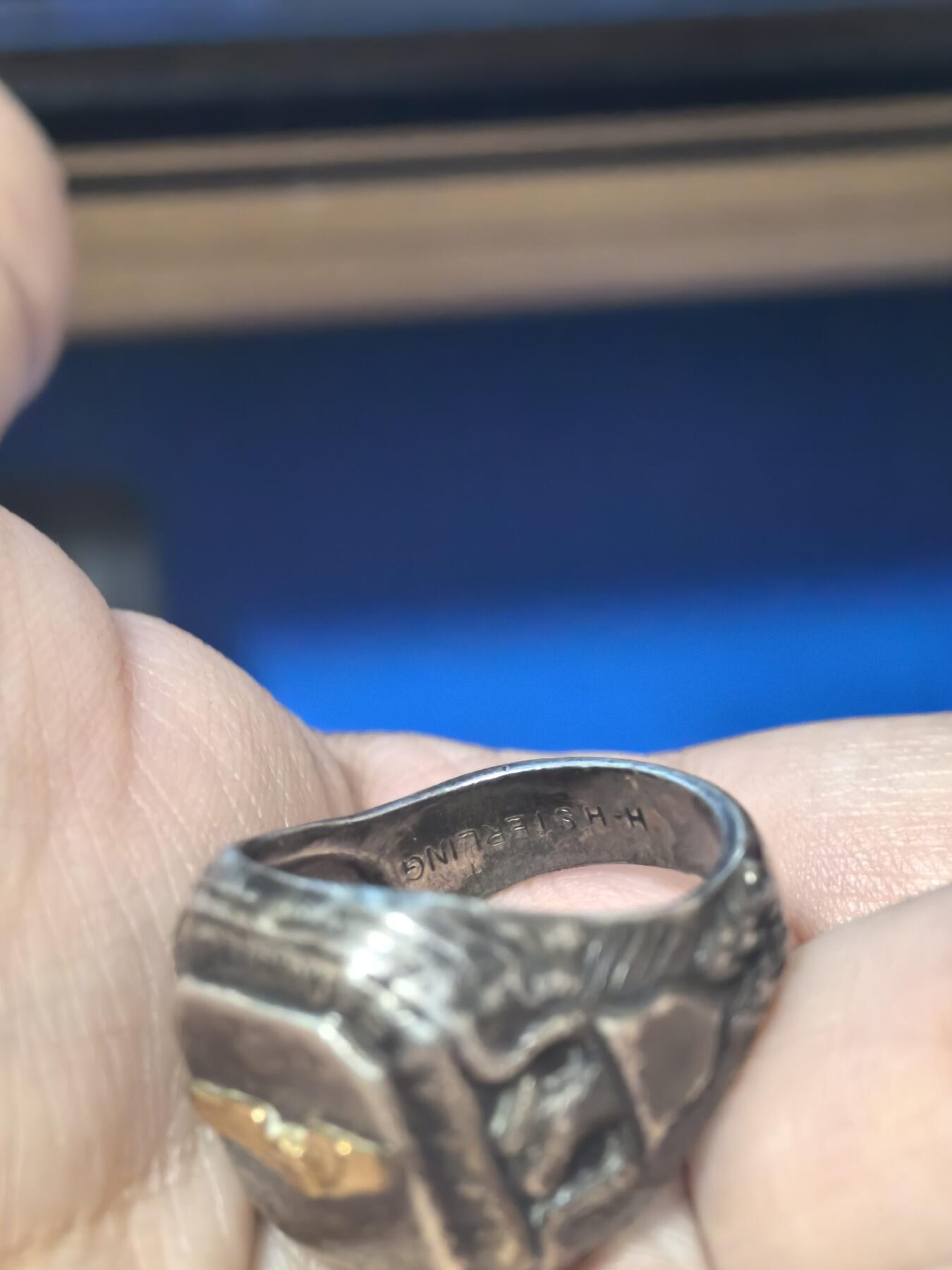 美德苏勋章奖章拍卖 本次各种都有 取消了保留价模式  德因原因只上2-3图 具体的想要的请联系我要完整图。都经过讨论未标明则全部是原品，保真 放心拍。3月4日晚上九点结束在麦稀奇 找不到的加我qq或者微信都是184277308备注苏章拍卖。