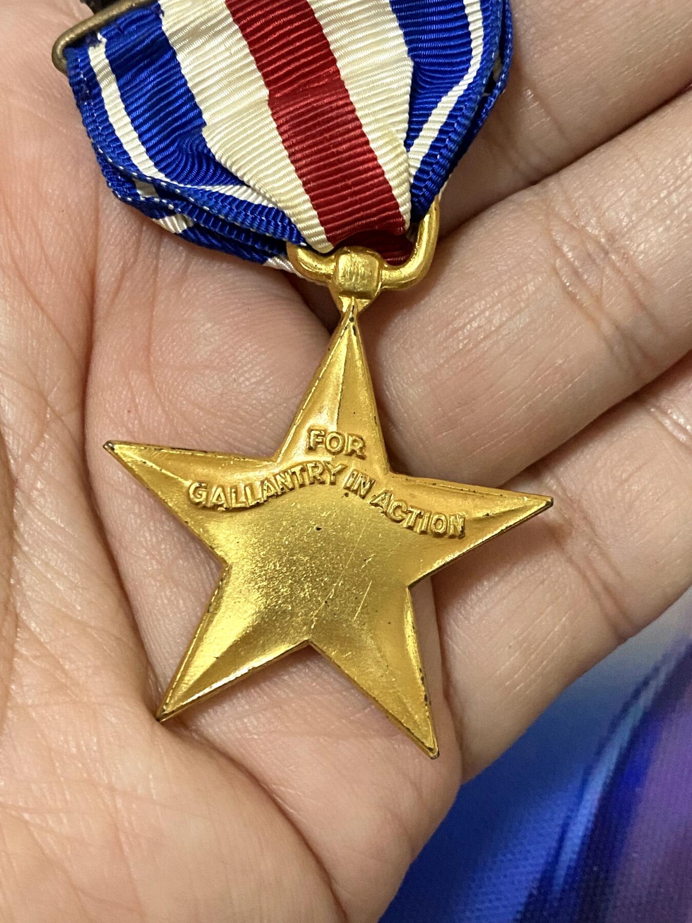 美德苏勋章奖章拍卖 本次各种都有 取消了保留价模式  德因原因只上2-3图 具体的想要的请联系我要完整图。都经过讨论未标明则全部是原品，保真 放心拍。3月4日晚上九点结束在麦稀奇 找不到的加我qq或者微信都是184277308备注苏章拍卖。