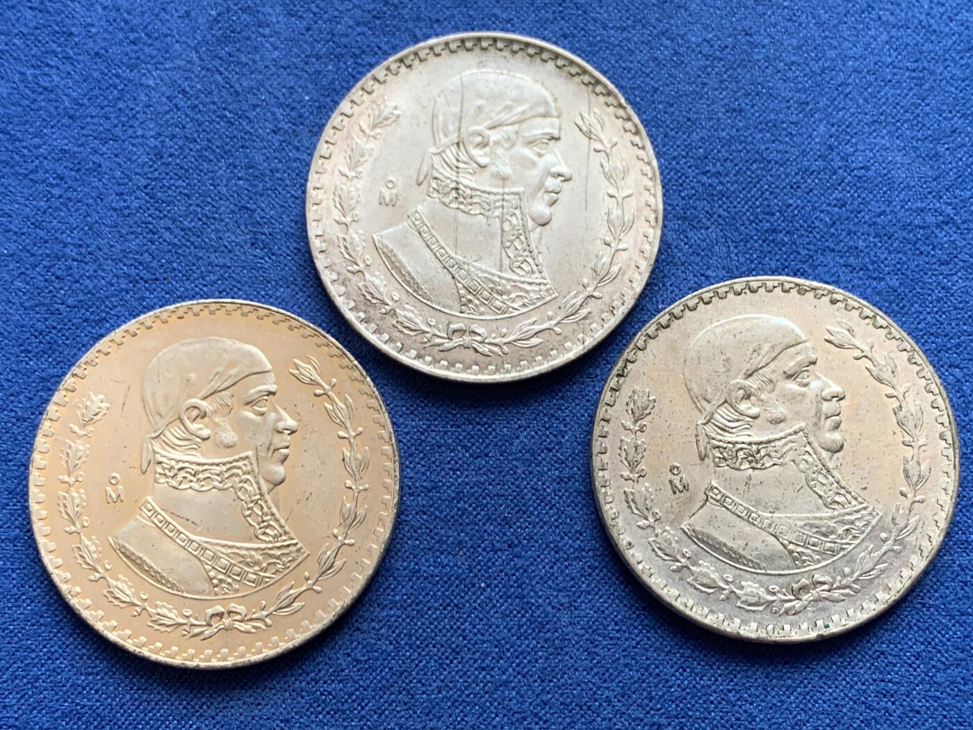 《竞宝斋》第468场 周日，周一 2场连拍 （全场包邮）欢迎送拍 三枚一组 墨西哥1比索银币 淡金色包浆 16克 34.5mm 100银 入门好品