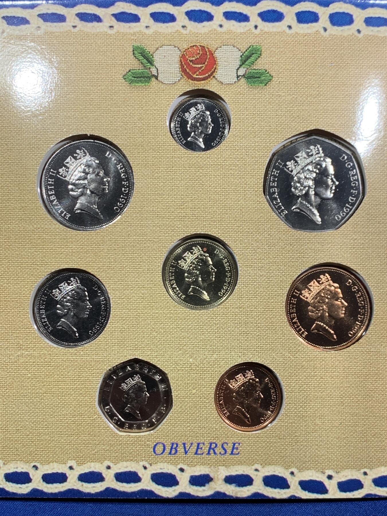 《竞宝斋》第468场 周日，周一 2场连拍 （全场包邮）欢迎送拍 英国1990年套币，带1枚1英镑威尔士韭葱纪念币，8枚币，盒证齐全，品相精美