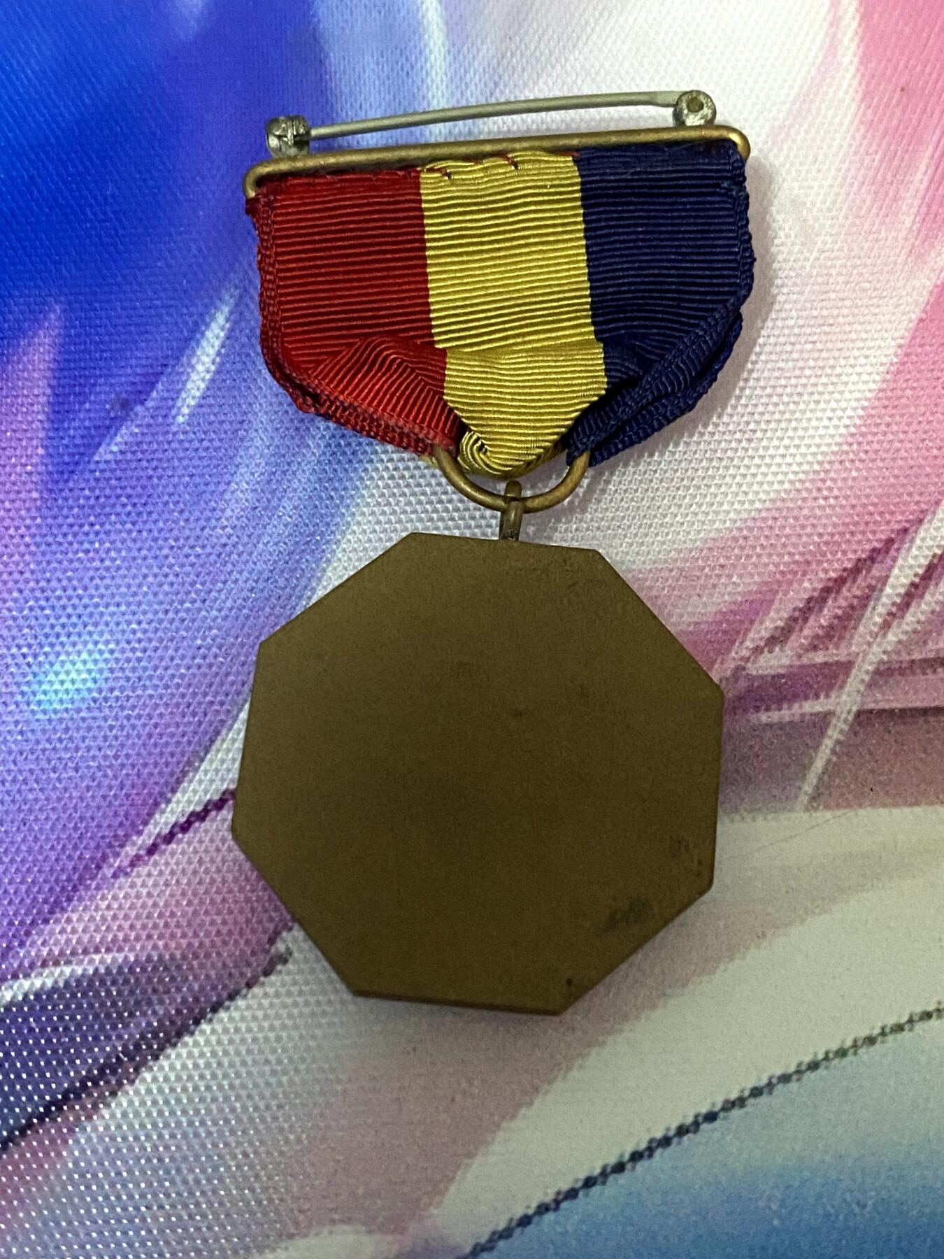 美德苏勋章奖章拍卖 本次各种都有 取消了保留价模式  德因原因只上2-3图 具体的想要的请联系我要完整图。都经过讨论未标明则全部是原品，保真 放心拍。3月4日晚上九点结束在麦稀奇 找不到的加我qq或者微信都是184277308备注苏章拍卖。