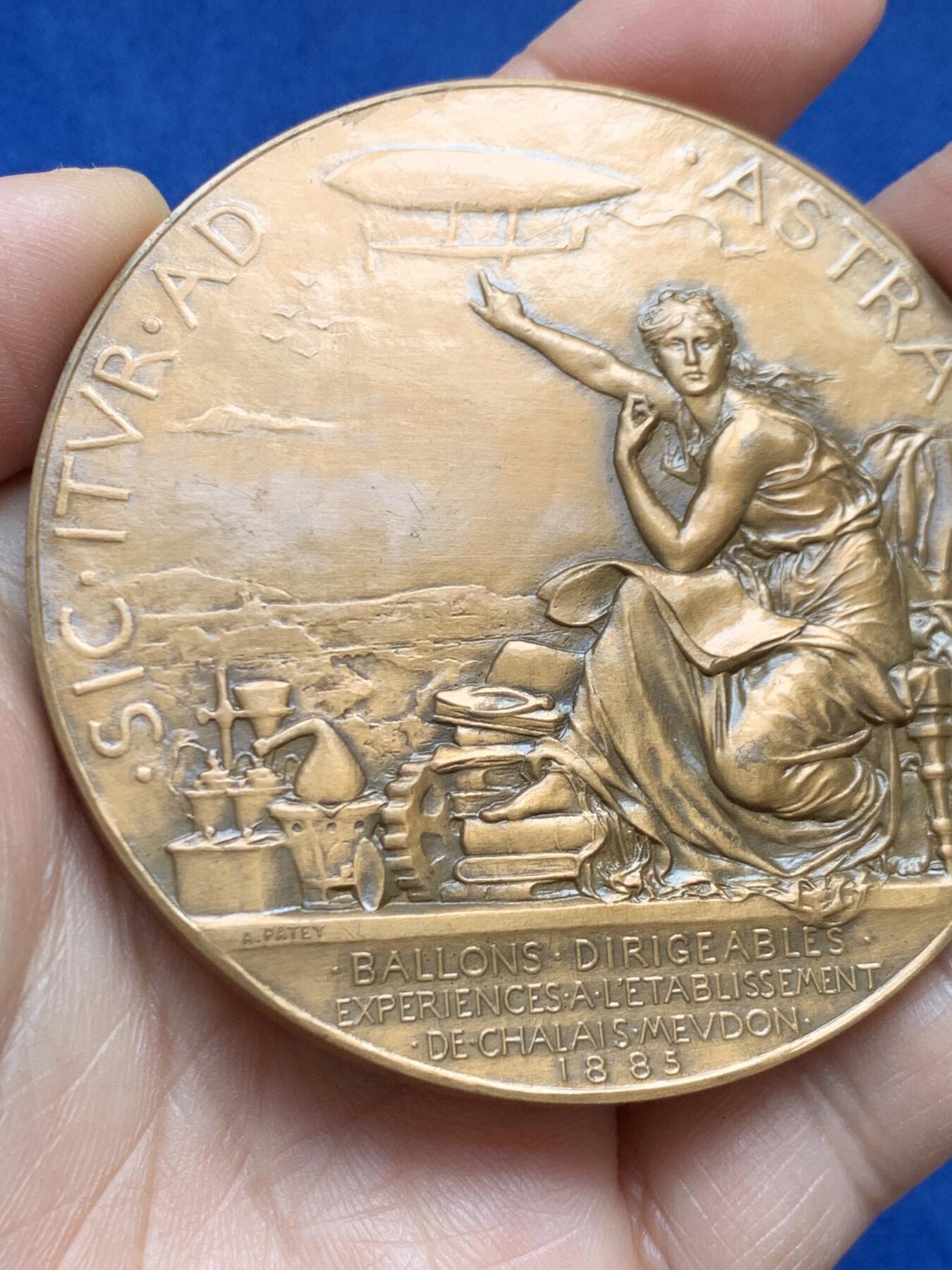 《竞宝斋》第468场 周日，周一 2场连拍 （全场包邮）欢迎送拍 法国沙莱默冬飞艇实验纪念大铜章 丰饶角铜标边铭 203.6克 71.6mm