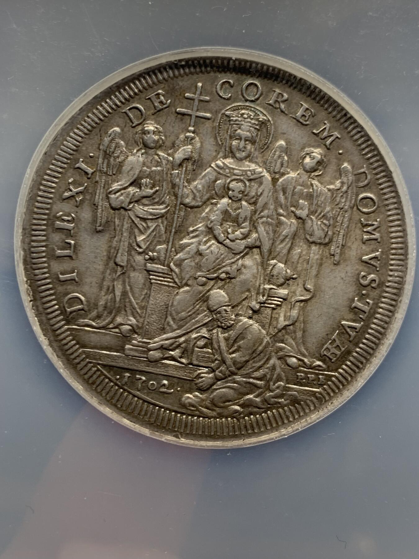 《竞宝斋》第468场 周日，周一 2场连拍 （全场包邮）欢迎送拍 冠军分 NGC MS62 教皇国 克莱门特十一世 1702年 1 皮亚斯特拉 32.1克的大银币 加大盒封装 非常难得的高价品种