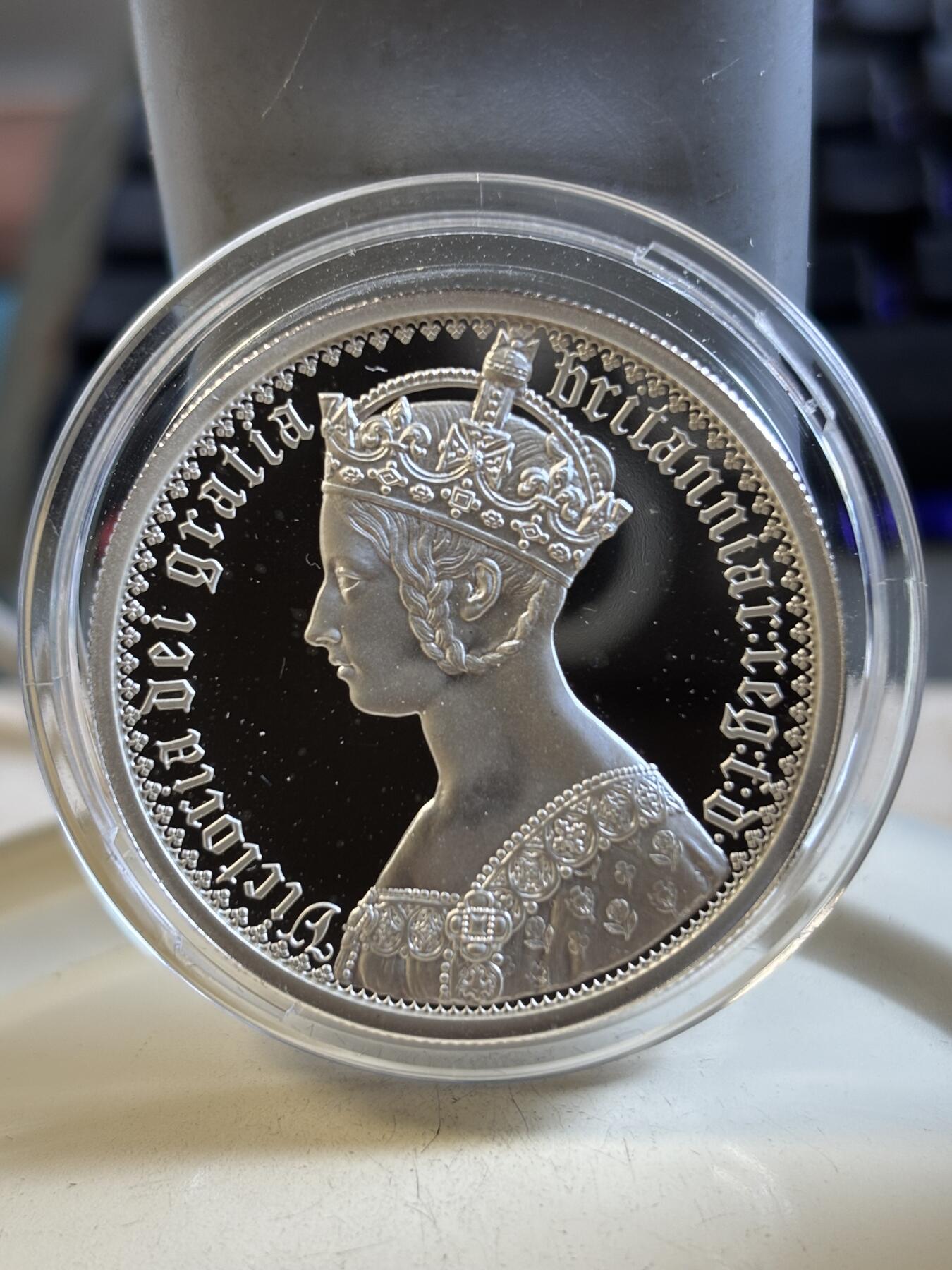 第193期拍卖 英国2021年伟大雕刻师维多利亚女王2盎司加厚银币，999银，发行4000枚