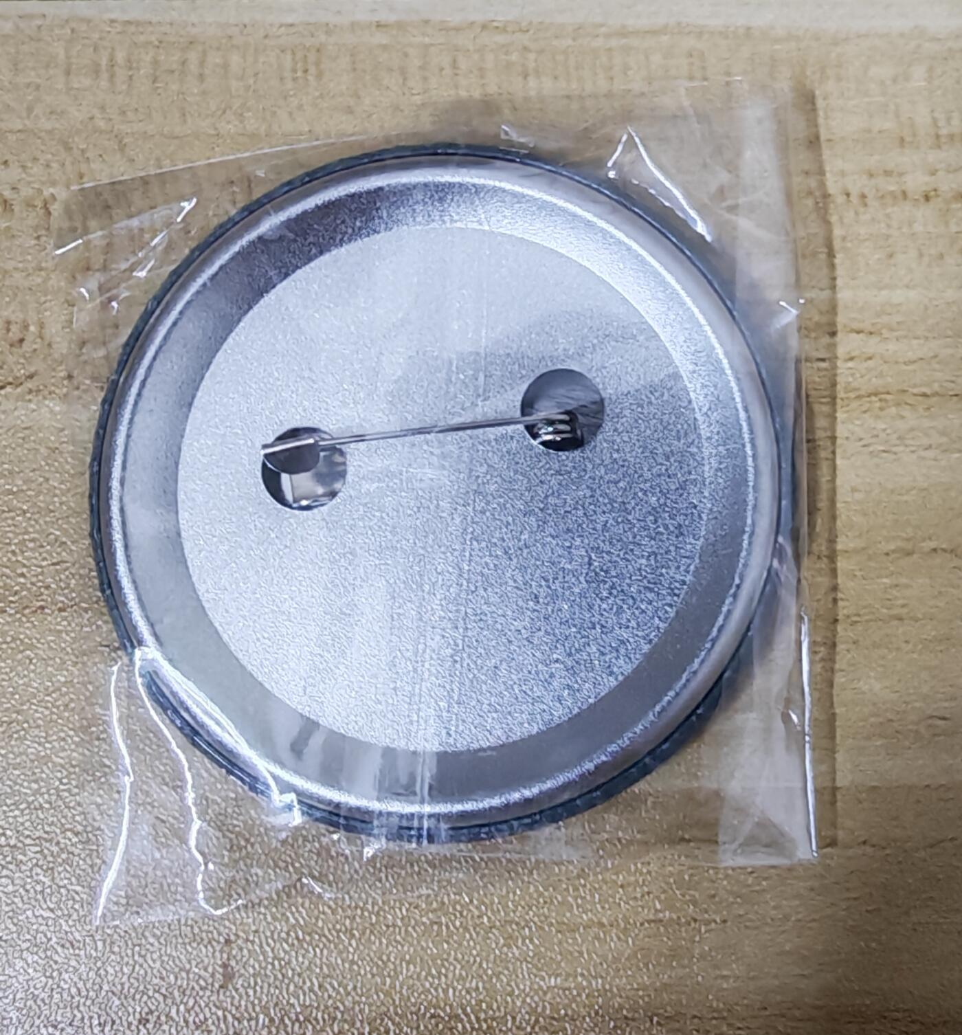 新人福利第一场（限时免佣寄、拍！！支持卡牌、盲盒各类潮玩） 画猫吧唧徽章一个