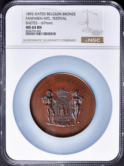 【俄甄集藏】2026年(049)03-18星期三 晚 19:30 全场包邮 - 比利时1892年纪念安特卫普音乐节庆典大铜章，NGC MS64，高浮雕，设计精美，巧克力包浆，雕刻名家贝特斯作品，顶级状态，直径67mm，背面为安特卫普市立剧院（1945年焚毁），盒体边缘有小磕损，野人盾徽里的名誉品种