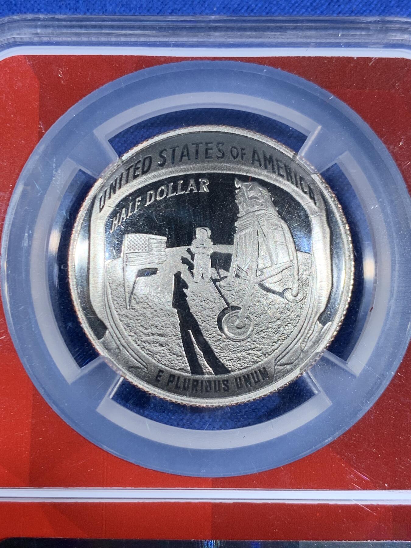 《竞宝斋》第468场 周日，周一 2场连拍 （全场包邮）欢迎送拍 NGC PF70UC 美国 2019年 阿波罗11号登月50周年 50美分 纪念币 很有意思的曲面币 少见EDC(everyday coin) 红色内芯