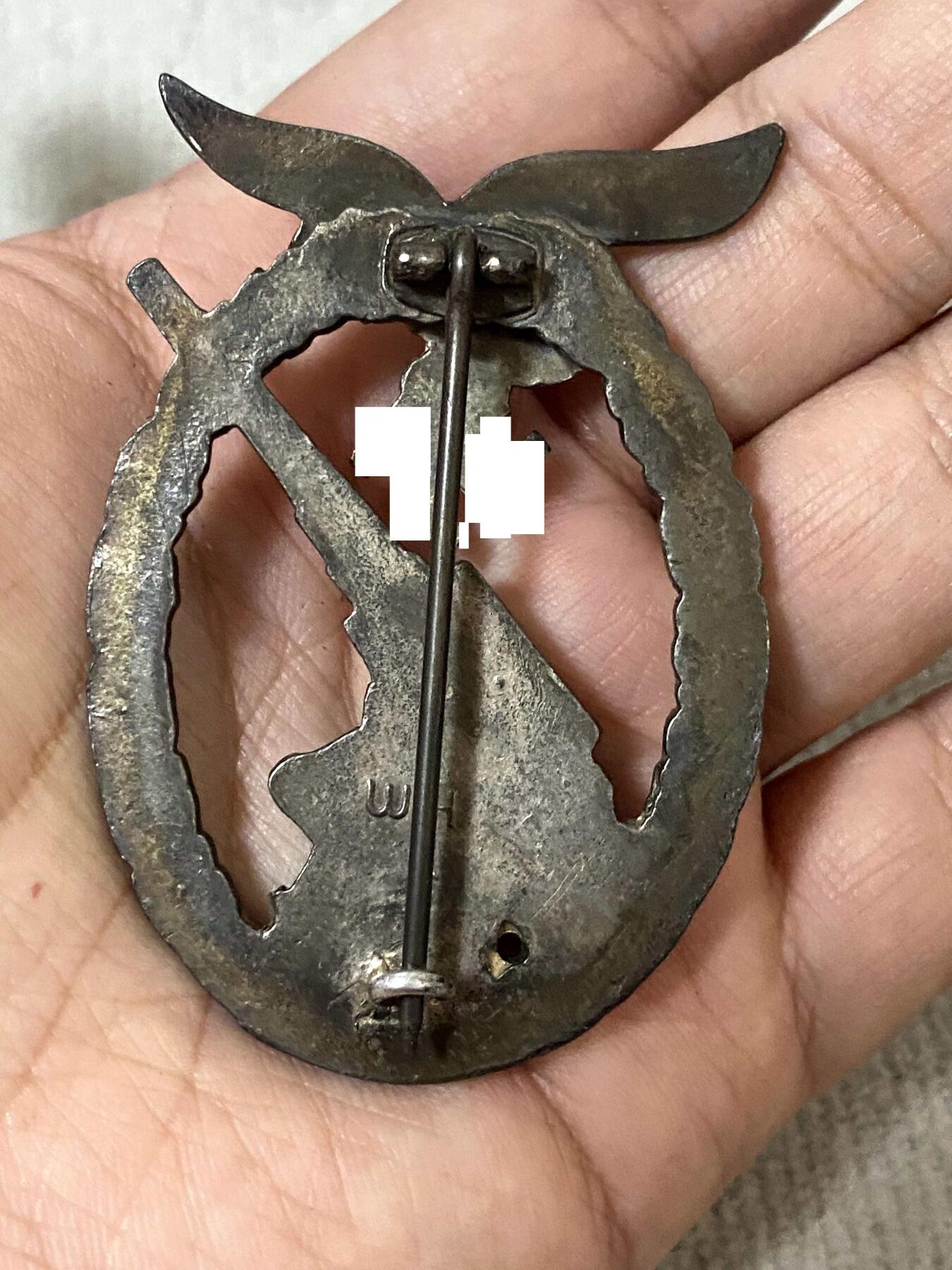 美德苏勋章奖章拍卖 本次各种都有 取消了保留价模式  德因原因只上2-3图 具体的想要的请联系我要完整图。都经过讨论未标明则全部是原品，保真 放心拍。3月4日晚上九点结束在麦稀奇 找不到的加我qq或者微信都是184277308备注苏章拍卖。