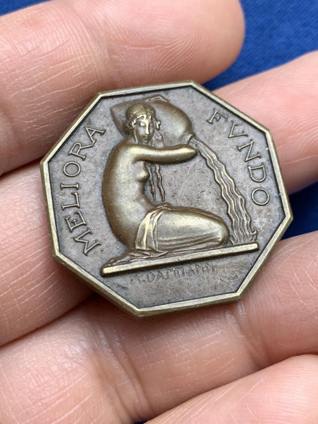 《竞宝斋》第468场 周日，周一 2场连拍 （全场包邮）欢迎送拍 法国塞扎娜储蓄银行八角铜质代币，13.78g，30mm，丰饶角边铭